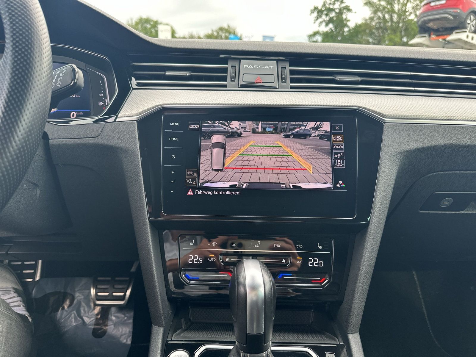 VW Passat Variant 2.0 TSI R-Line 4Motion DSG-image-8