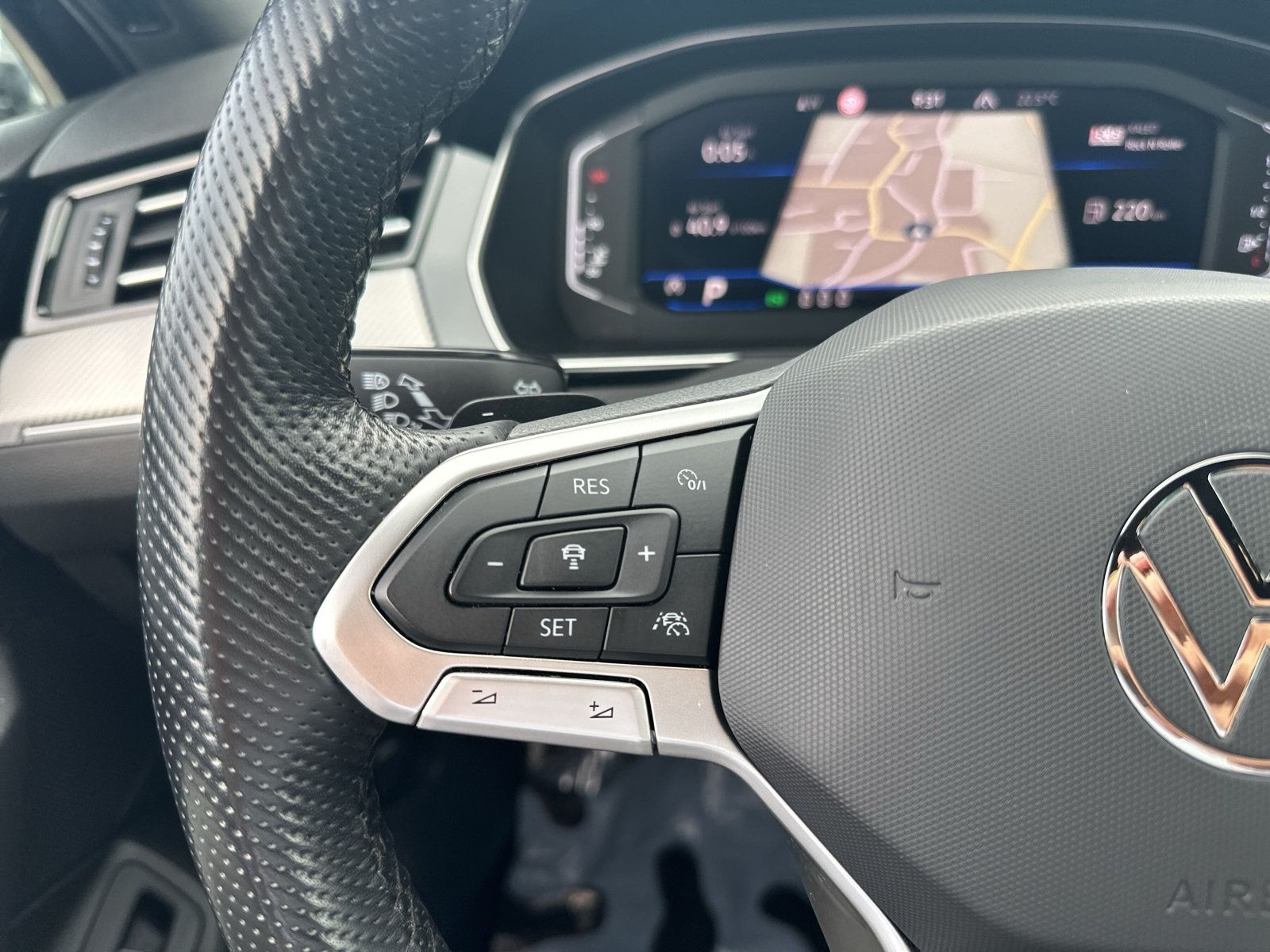 VW Passat Variant 2.0 TSI R-Line 4Motion DSG-image-10