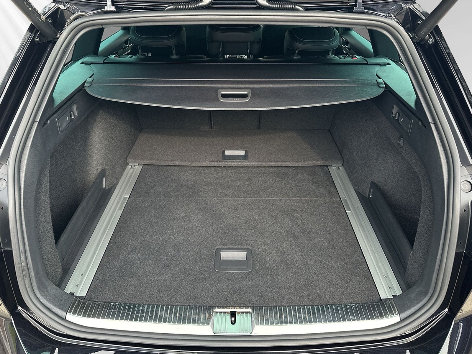 VW Passat Variant 2.0 TSI R-Line 4Motion DSG-image-5