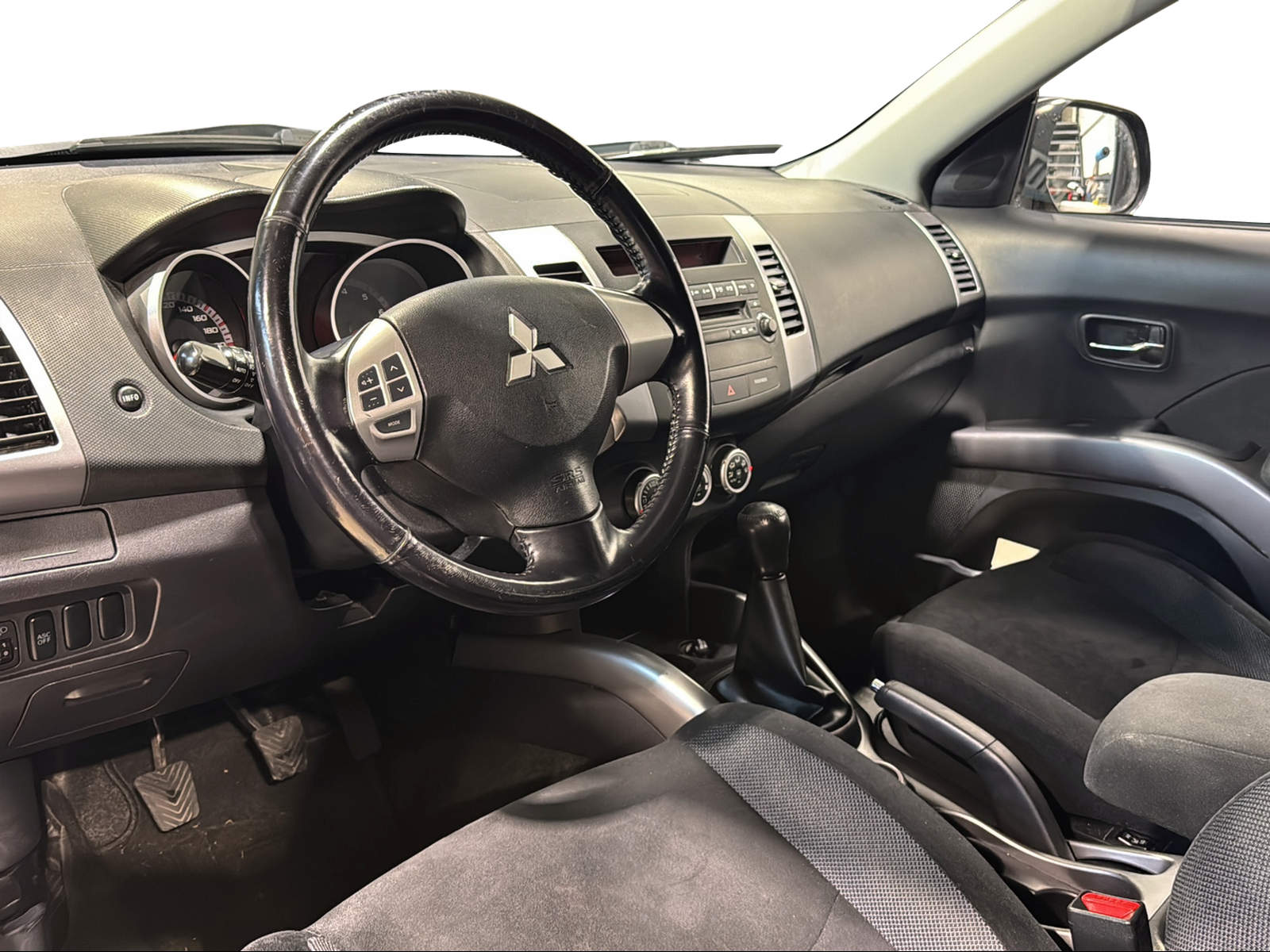 MITSUBISHI Outlander 2.4 Intense 4WD-showroom-element-1