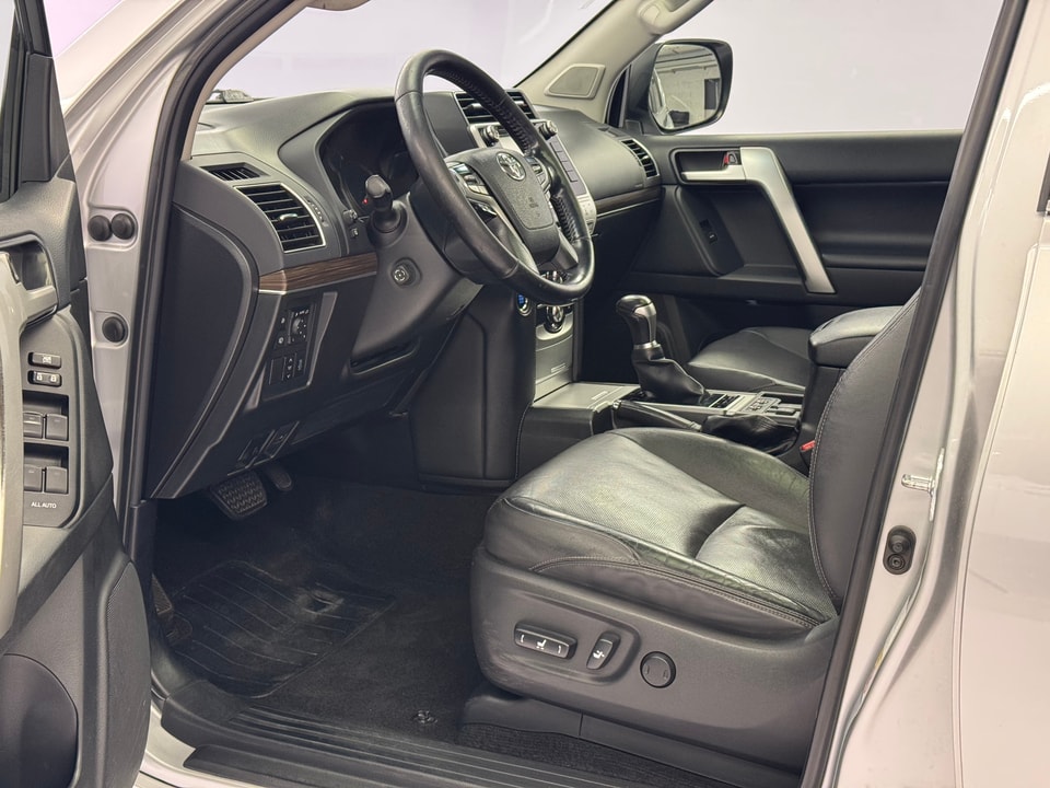 Land Cruiser 2.8 D 200 Style AWD