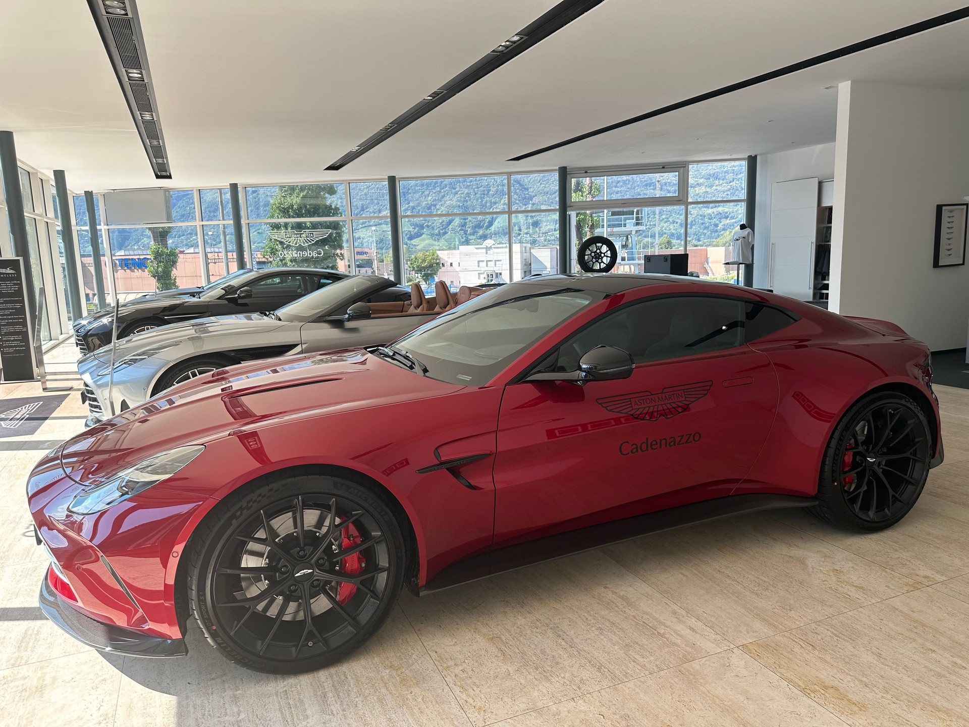 ASTON MARTIN V8 Vantage