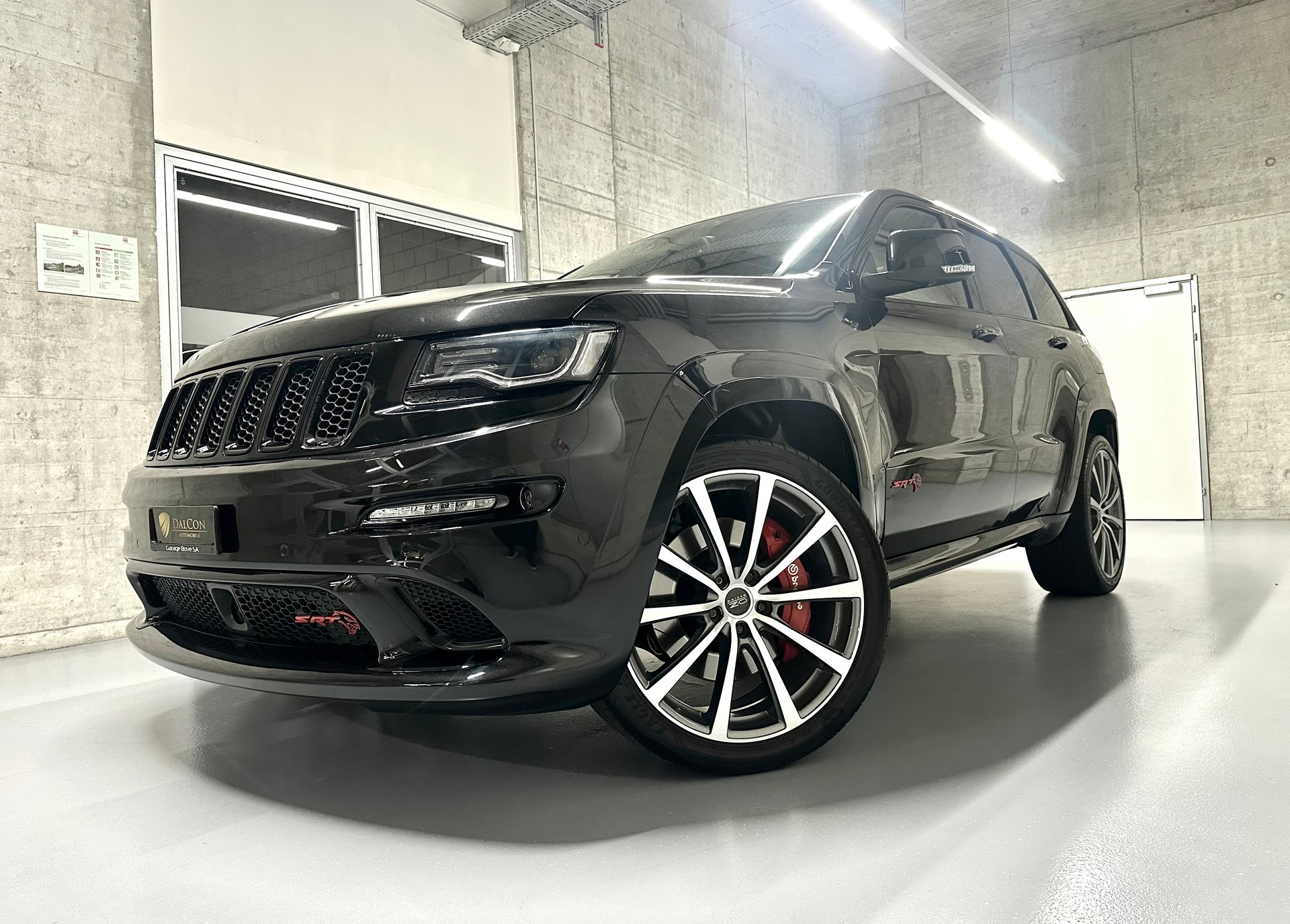 JEEP Grand Cherokee 6.4 V8 HEMI SRT8 Red Vapor Aut.-image-1