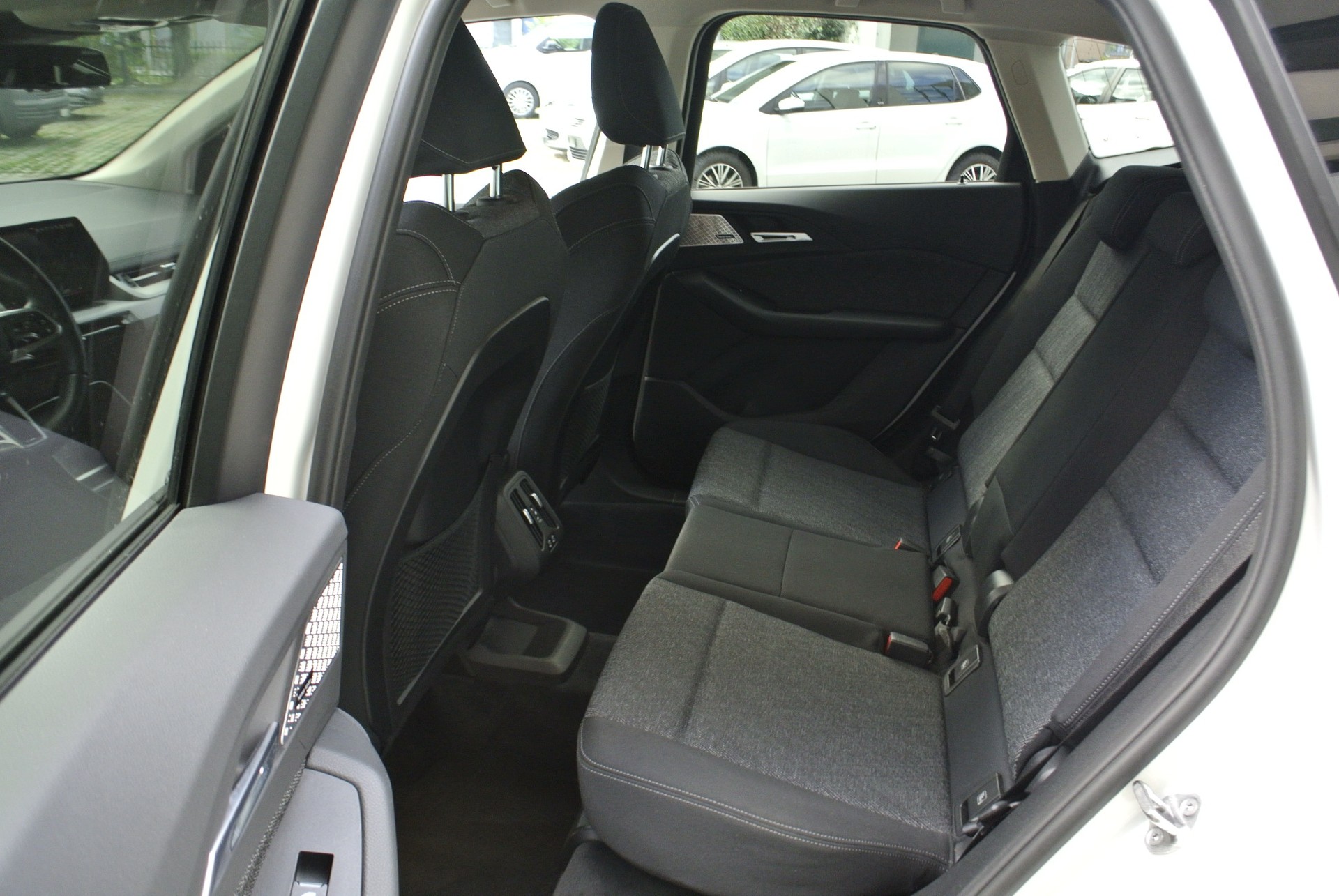 BMW 218i Active Tourer DKG-image-18