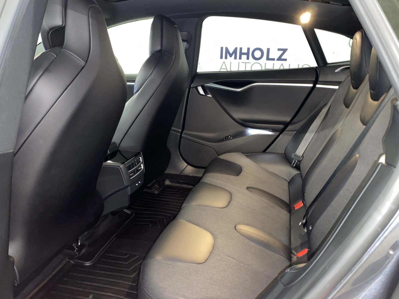 TESLA Model S 75 D-image-15