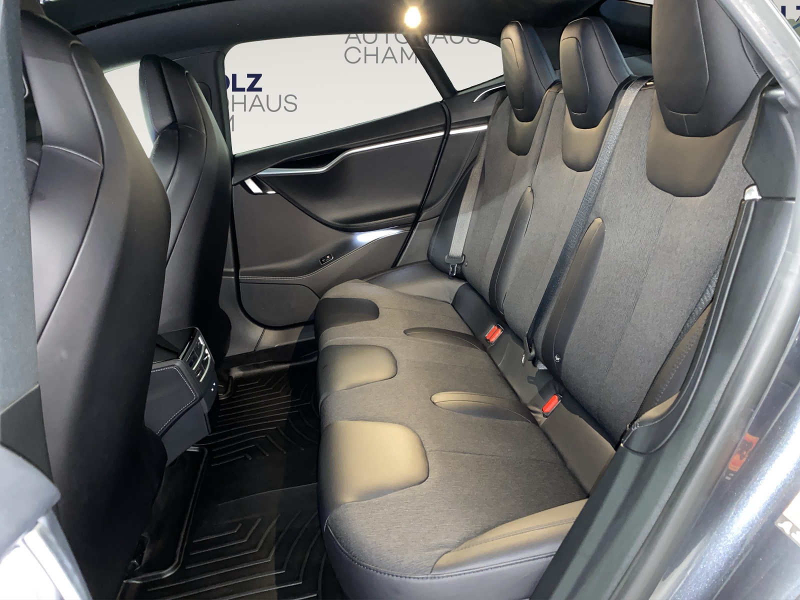 TESLA Model S 75 D-image-12
