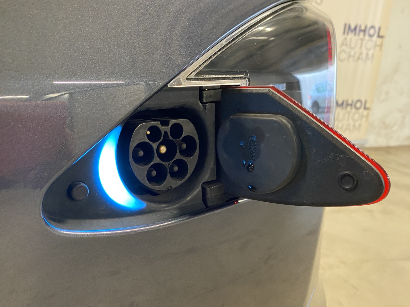 TESLA Model S 75 D-image-17
