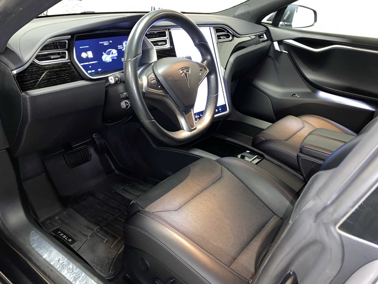 TESLA Model S 75 D-image-16