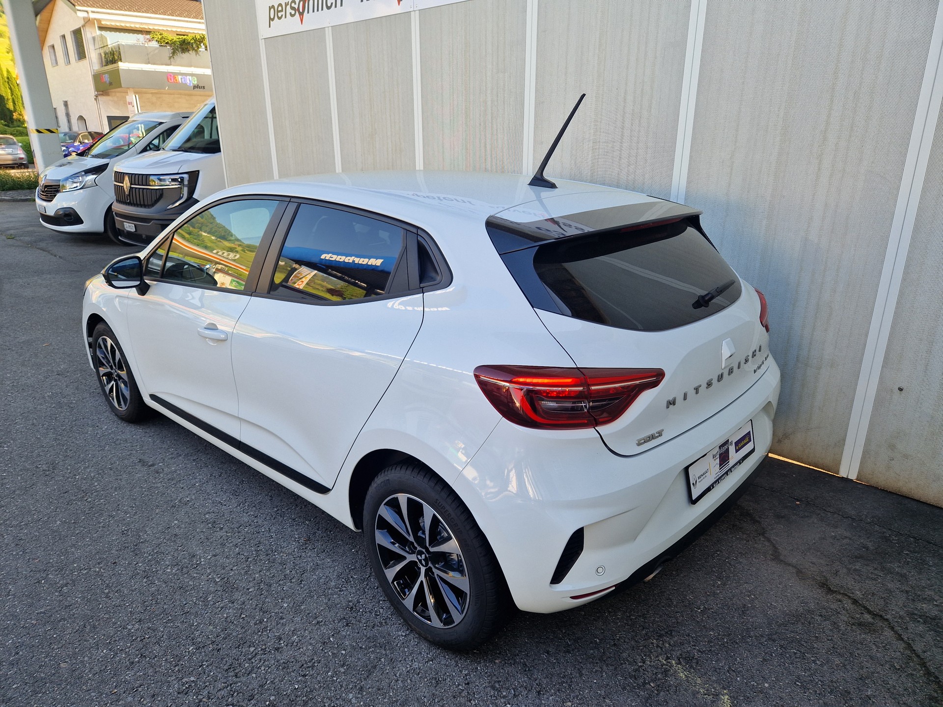 MITSUBISHI Colt 1.0 Invite+-showroom-element-2