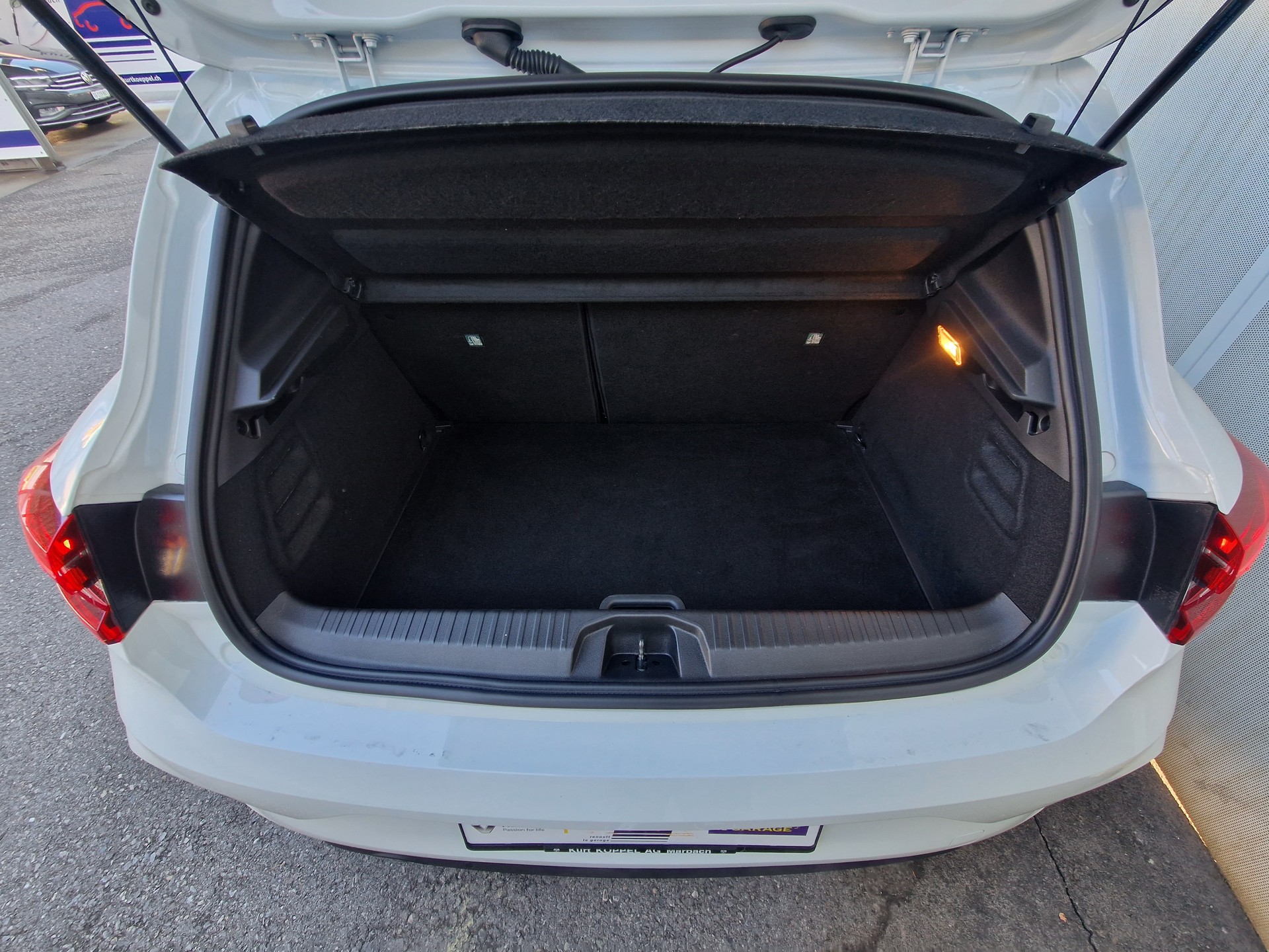 MITSUBISHI Colt 1.0 Invite+-showroom-element-3
