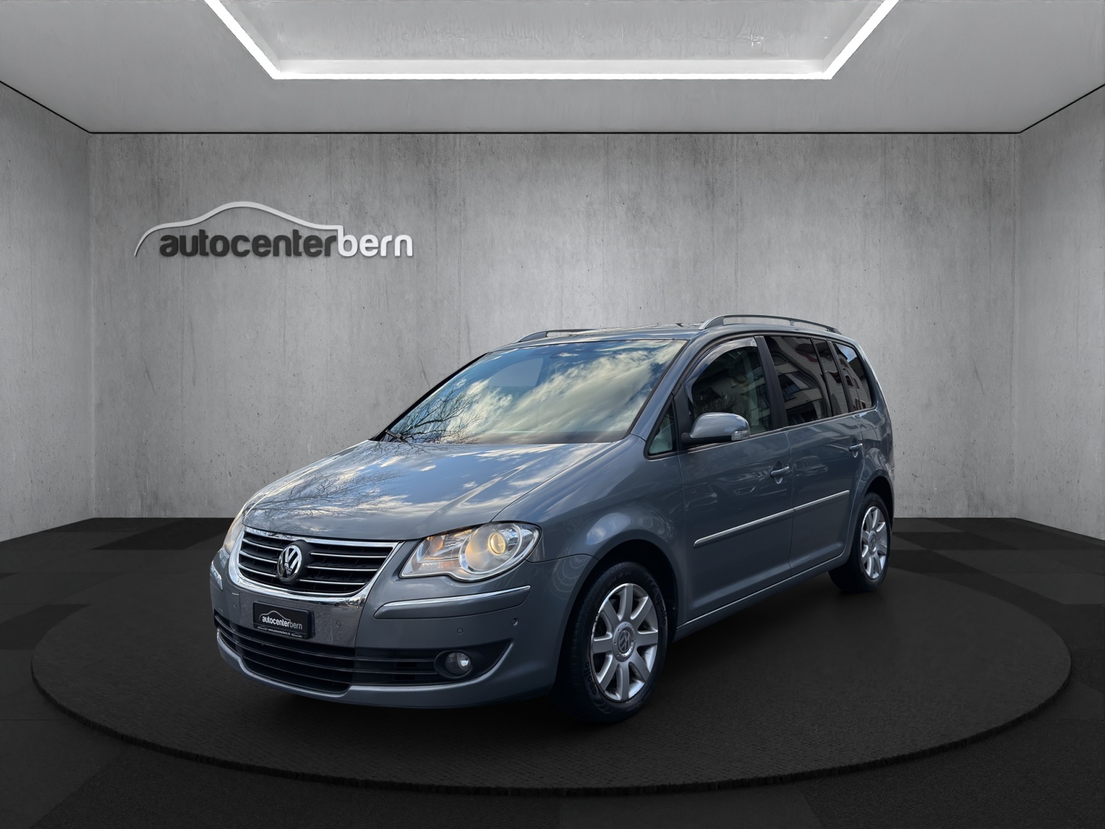 VW Touran 2.0 TDI Highline-showroom-element-2