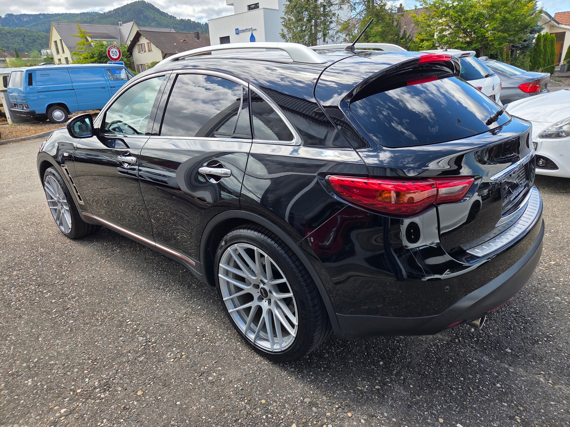 INFINITI FX30d S AWD Automatic-showroom-element-3