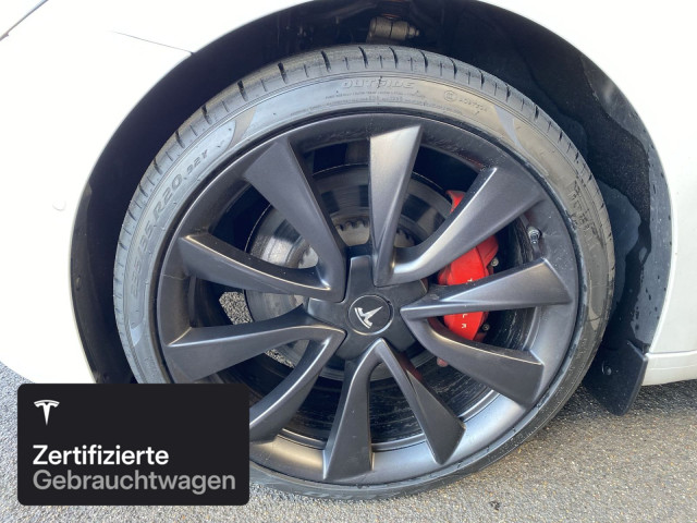TESLA Model 3 Performance-showroom-element-3