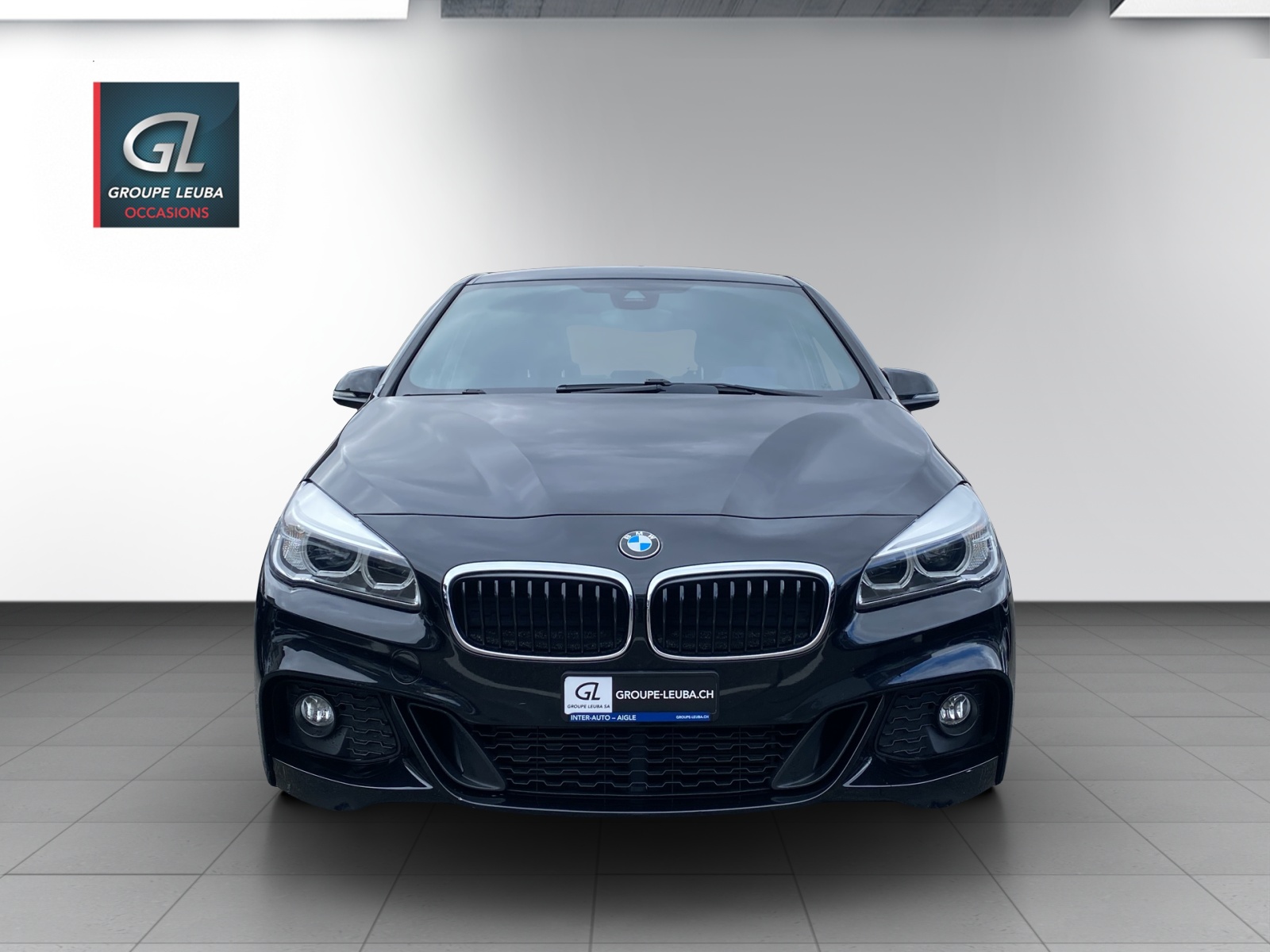 BMW 225i xDrive ActiveTMSport-showroom-element-1