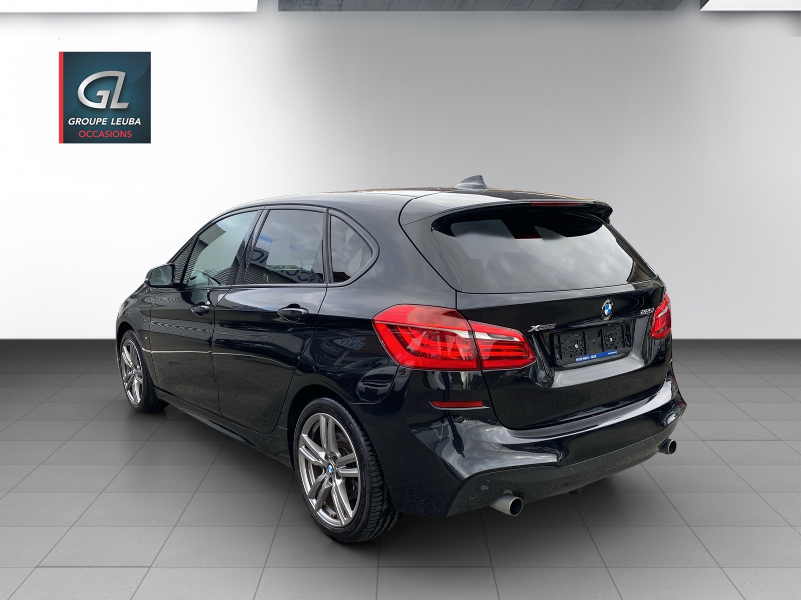 BMW 225i xDrive ActiveTMSport-showroom-element-3