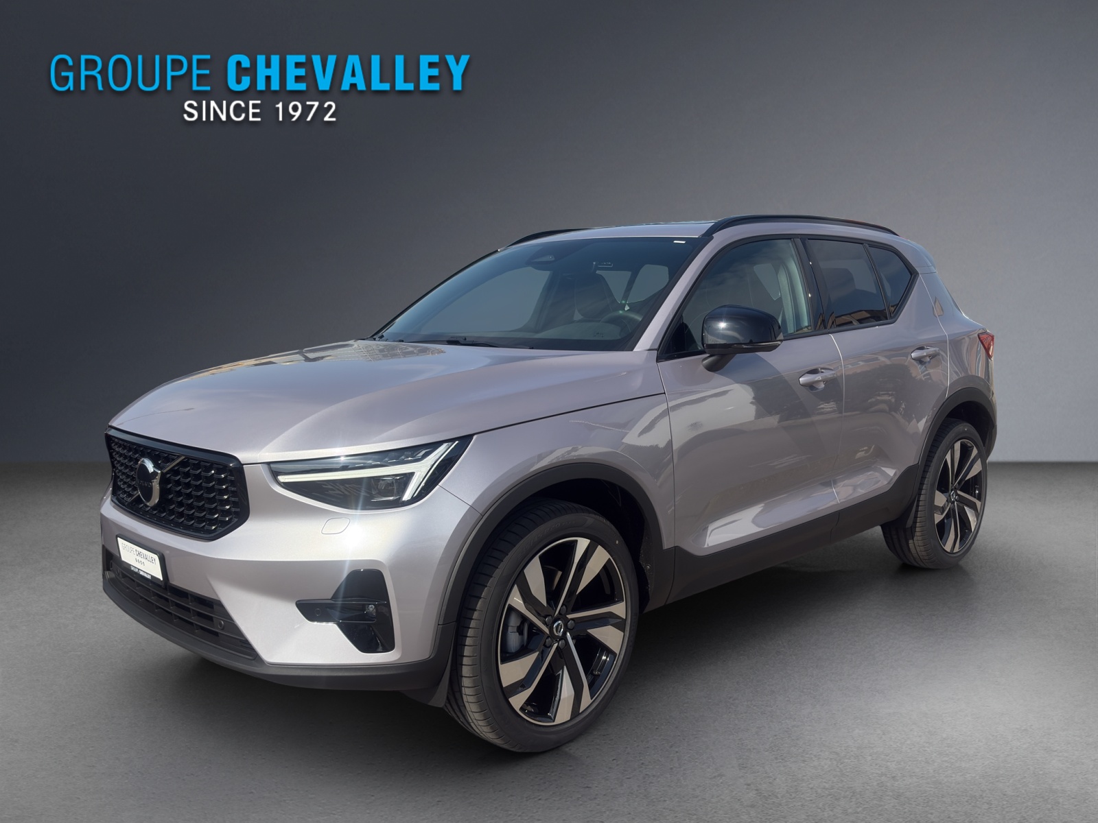 Photo VOLVO XC40 XC40 B3 Benzin Mild Hybrid Plus Dark DCT