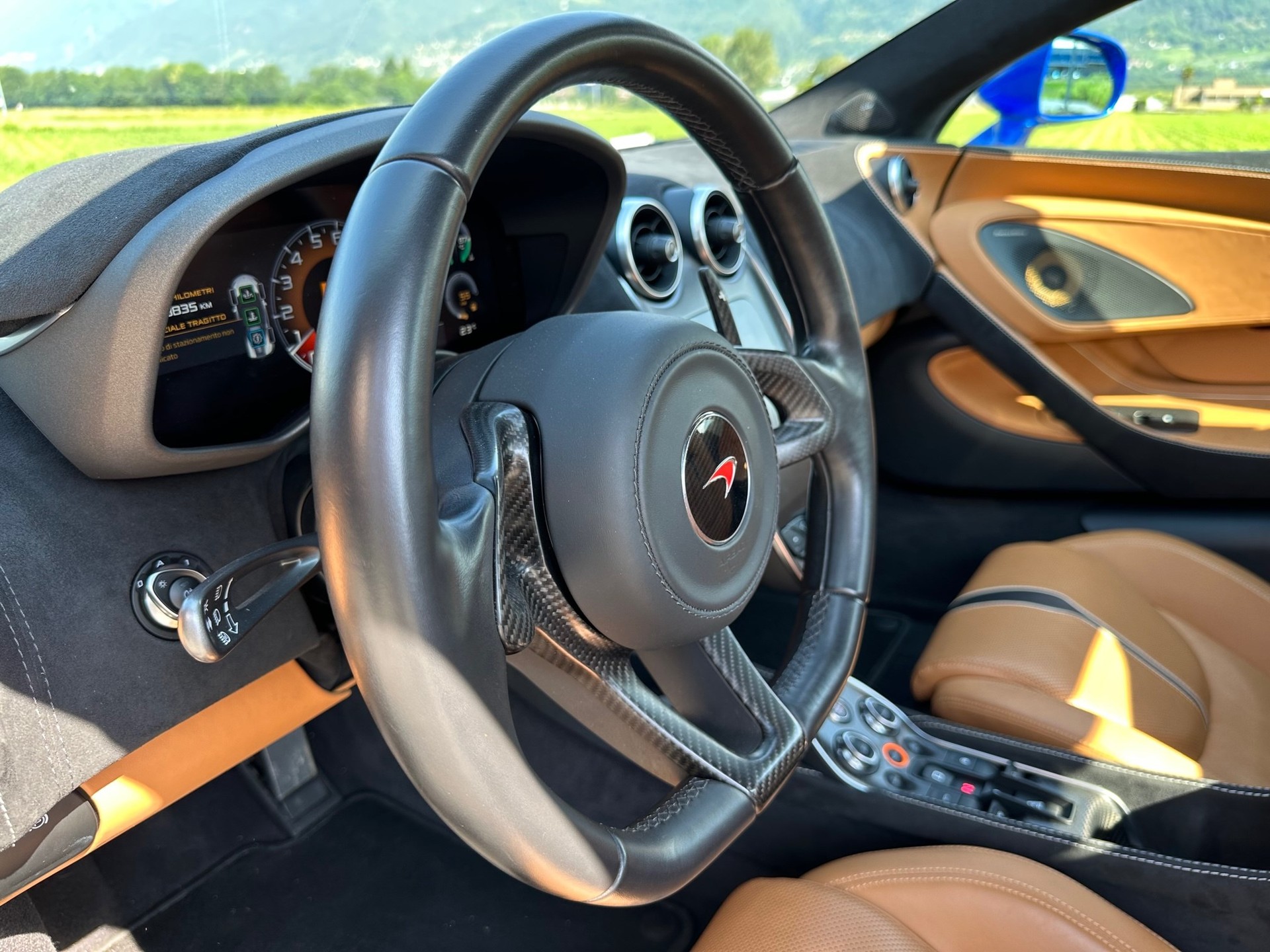 McLAREN 570S Spider 3.8 V8 SSG-image-10