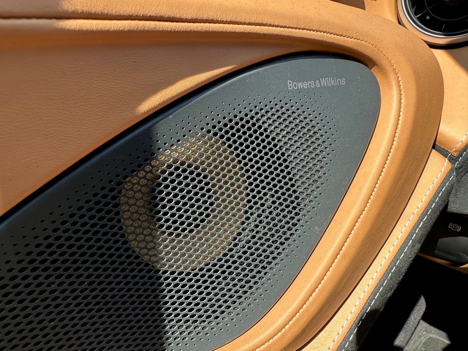 McLAREN 570S Spider 3.8 V8 SSG-image-13