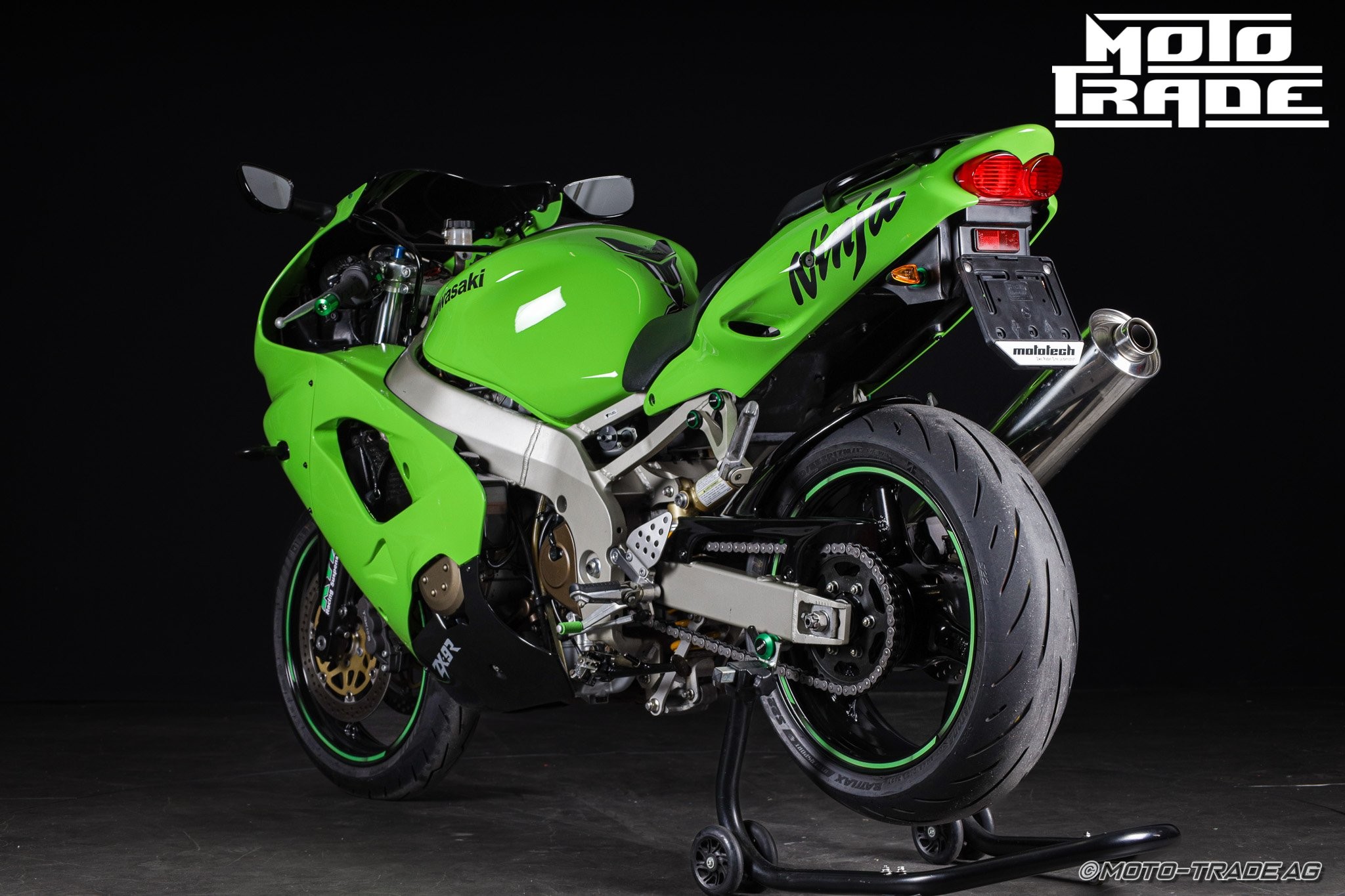 Chevron down small icon