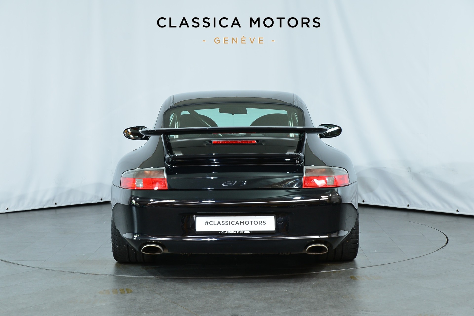 PORSCHE 911 GT3-showroom-element-3