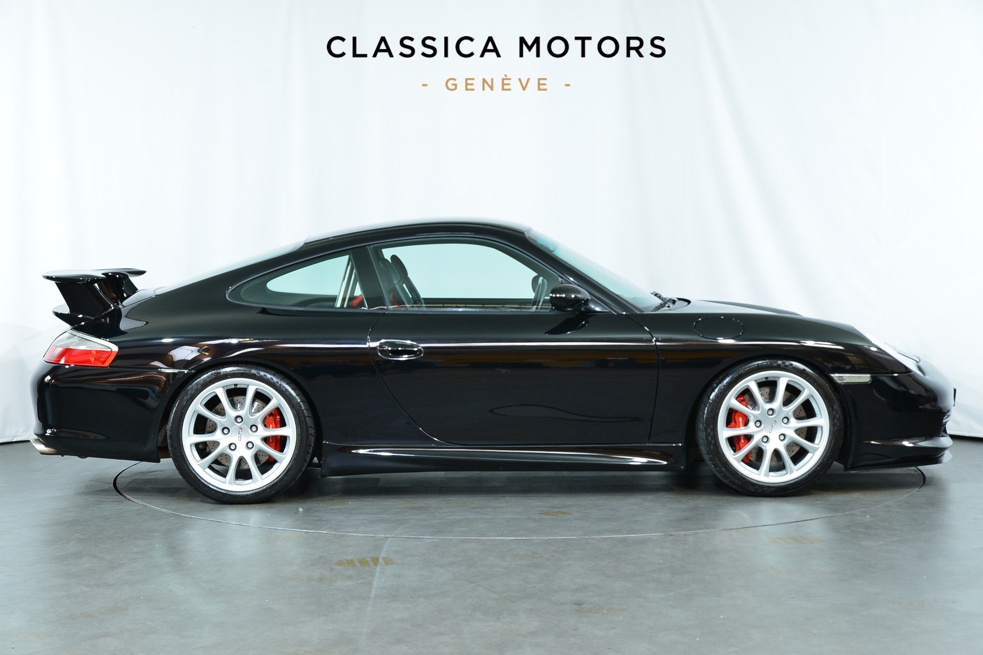 PORSCHE 911 GT3-showroom-element-1