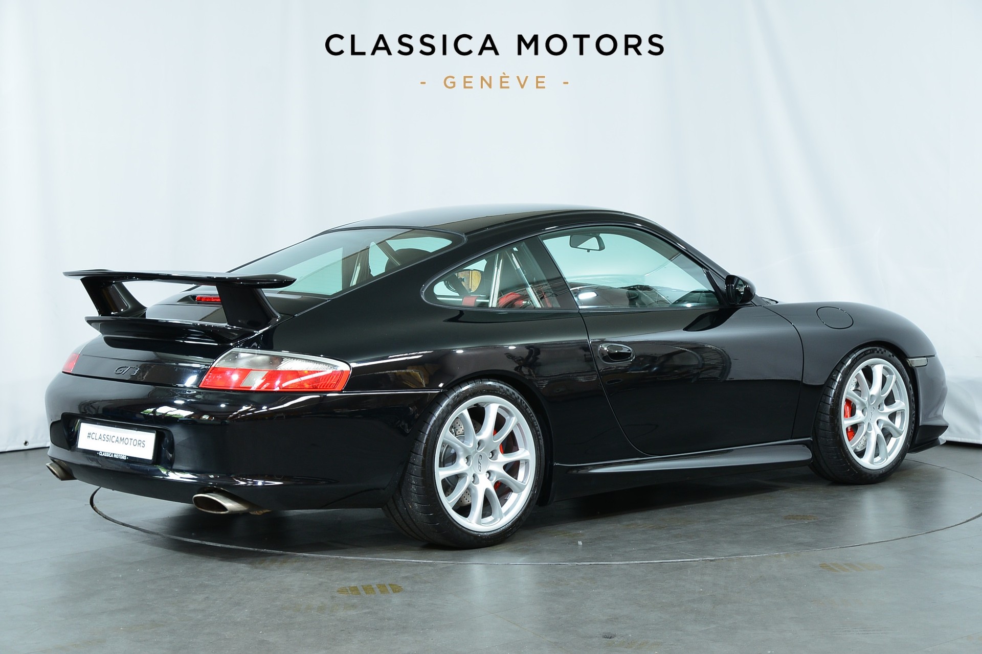 PORSCHE 911 GT3-showroom-element-2
