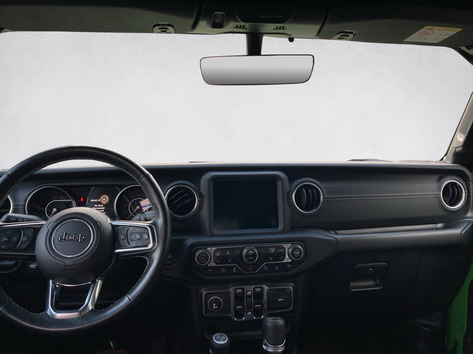 JEEP Wrangler 2.0 Unlimited Sahara Automatic-showroom-element-3
