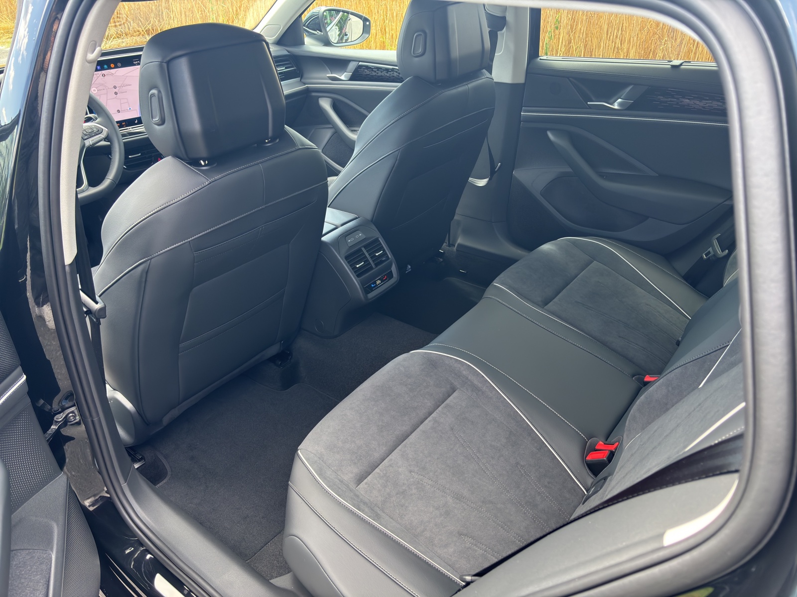 VW Passat Variant 2.0 TDI evo Elegance DSG-image-13