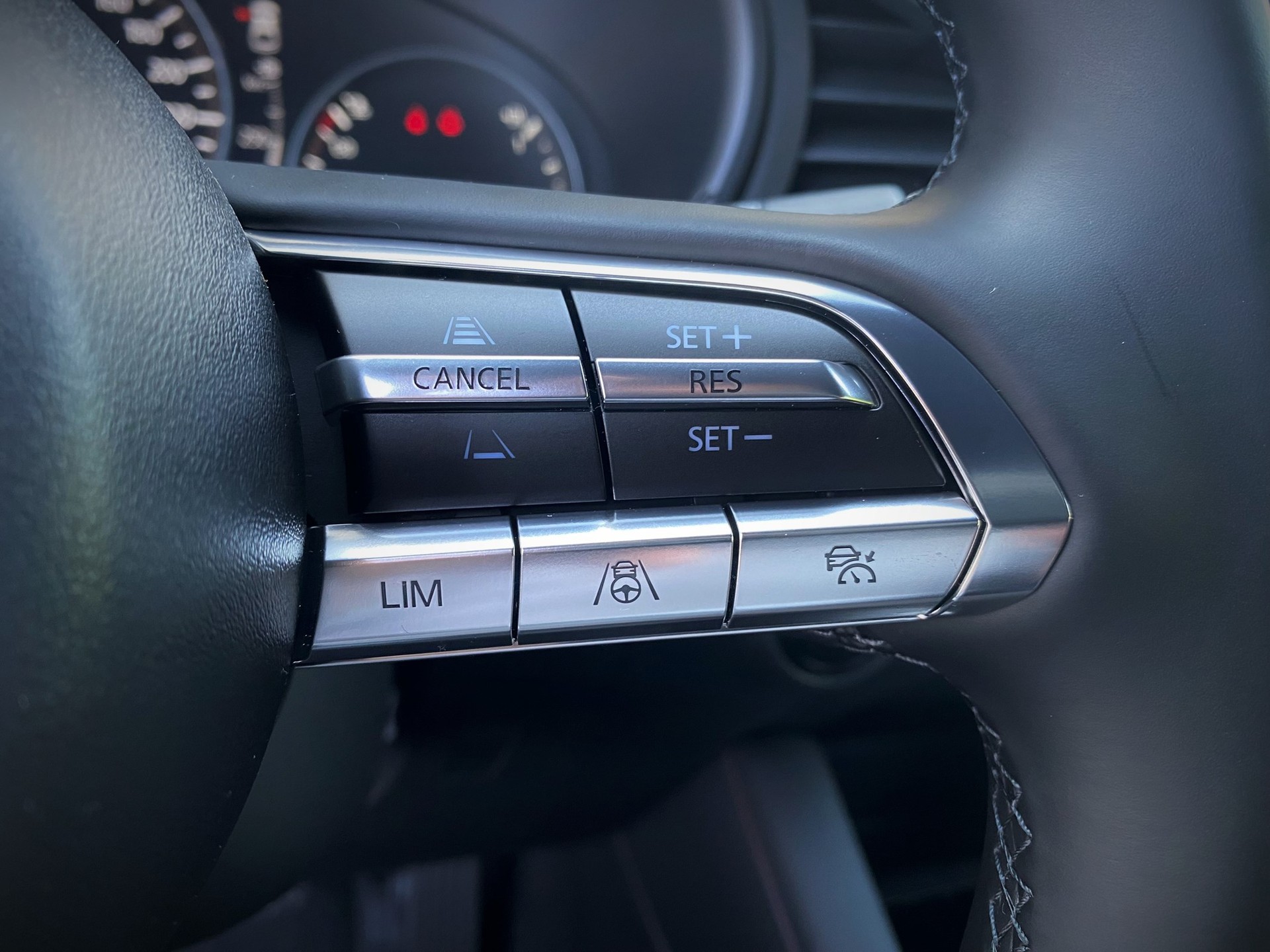 MAZDA 3 Hatchback SKYACTIV-X M Hybrid 186 Homura Automat-image-11