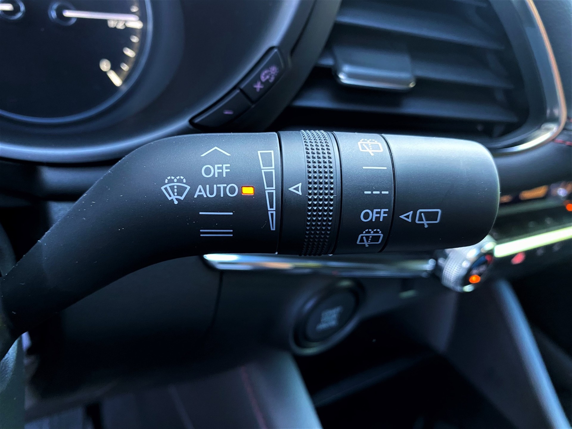 MAZDA 3 Hatchback SKYACTIV-X M Hybrid 186 Homura Automat-image-17