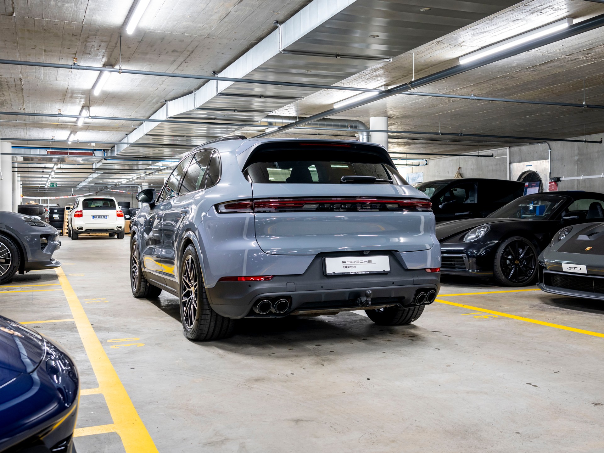 PORSCHE Cayenne S Tiptronic-showroom-element-2