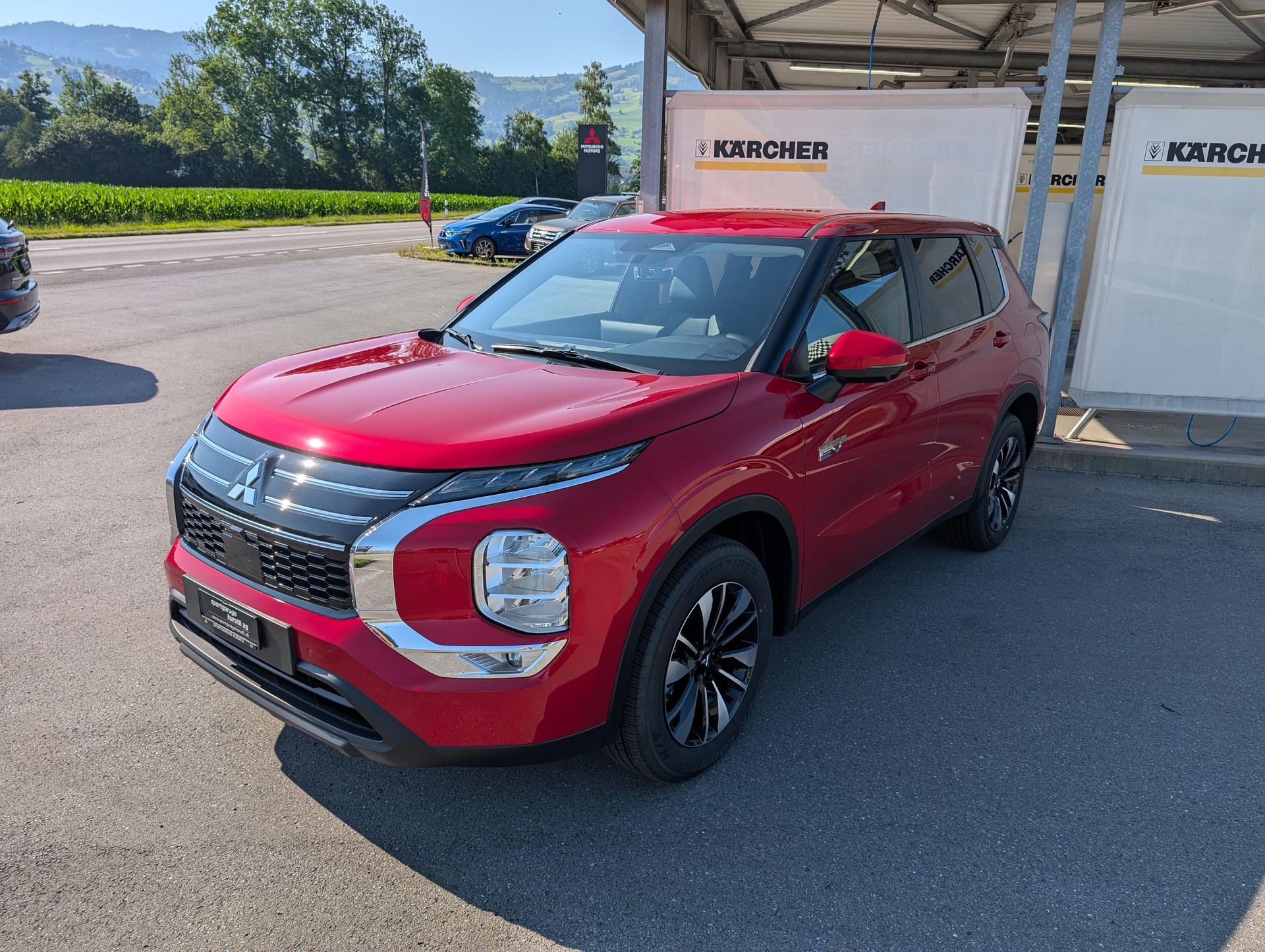 MITSUBISHI Outlander 2.4 PHEV Invite 4x4 Edition-showroom-element-2