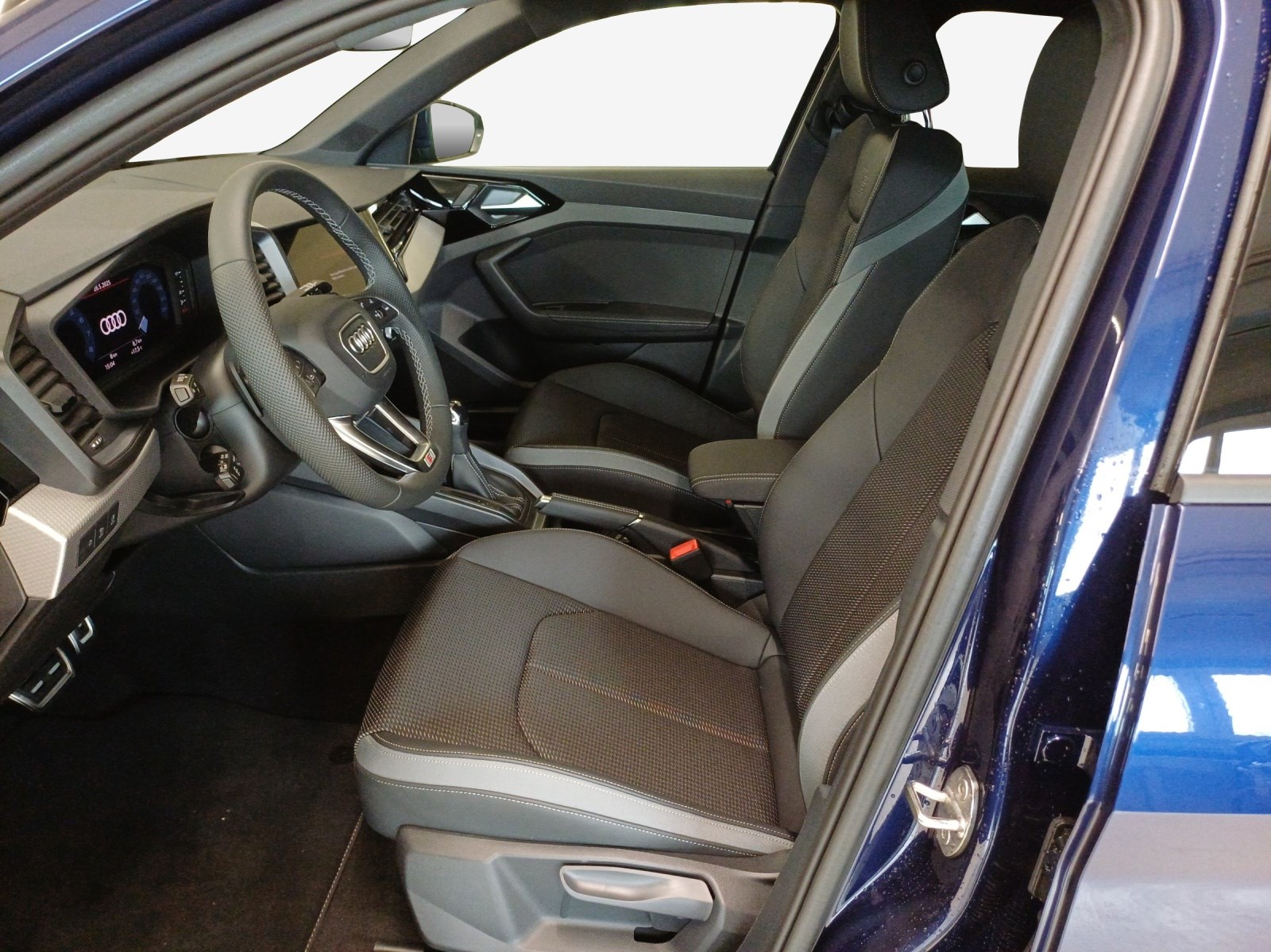 AUDI A1 Sportback 30 TFSI S Line Attraction-image-7