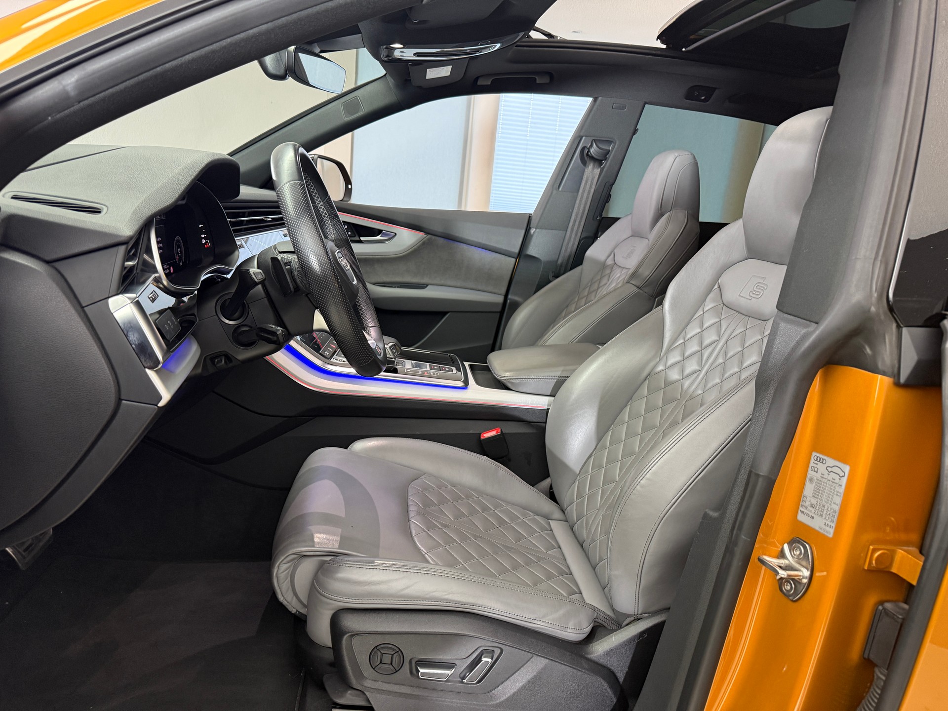 AUDI Q8 45 TDI Black Edition quattro tiptronic-showroom-element-3