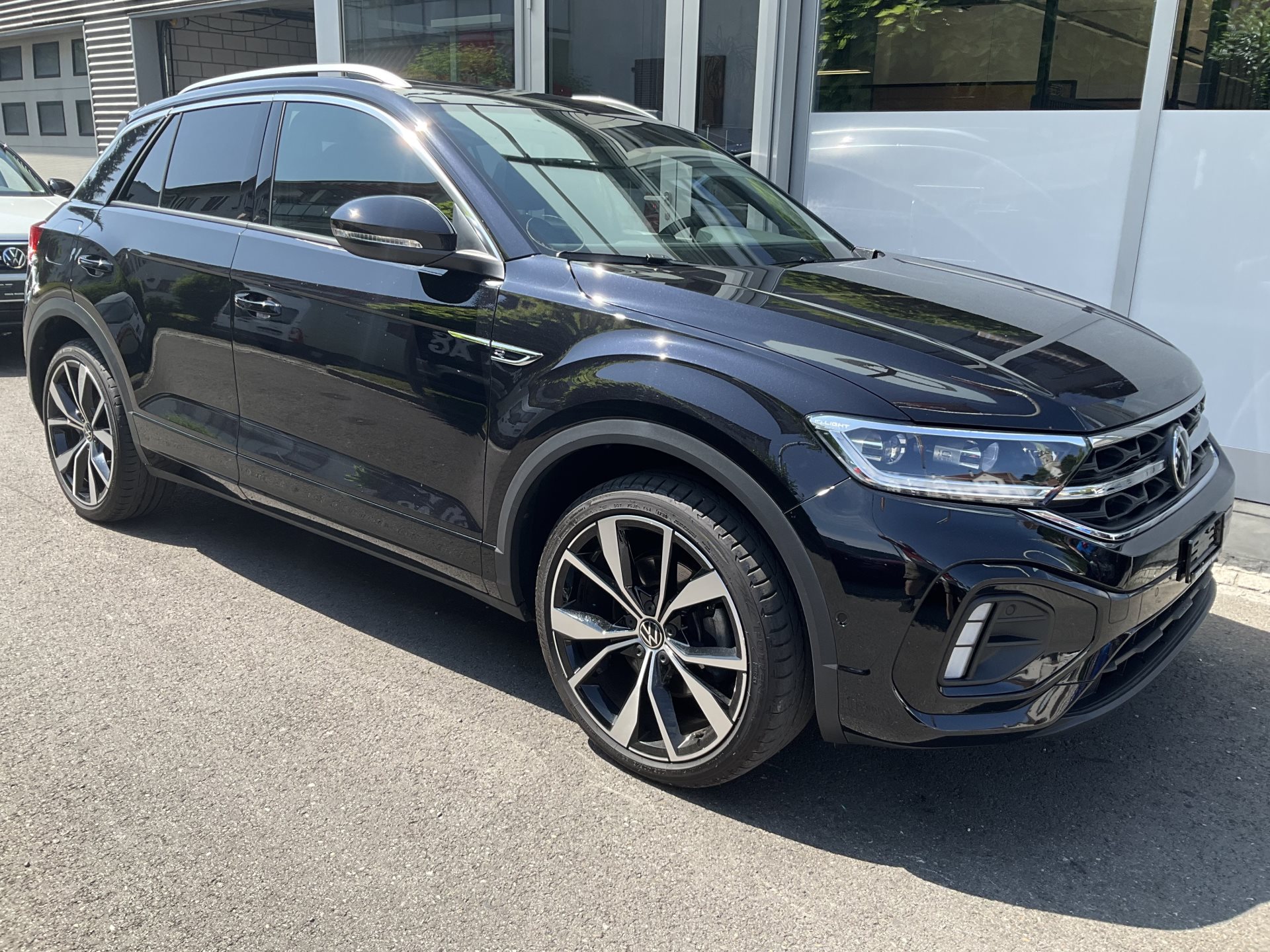 VW T-ROC R-LINE 4MOTION BLACK STYLE *** PANORAMAGLASDACH & ANHÄNGEKUPPLUNG ***-showroom-element-2