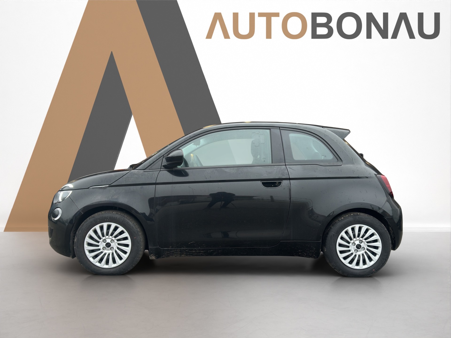 FIAT 500 Action-showroom-element-1