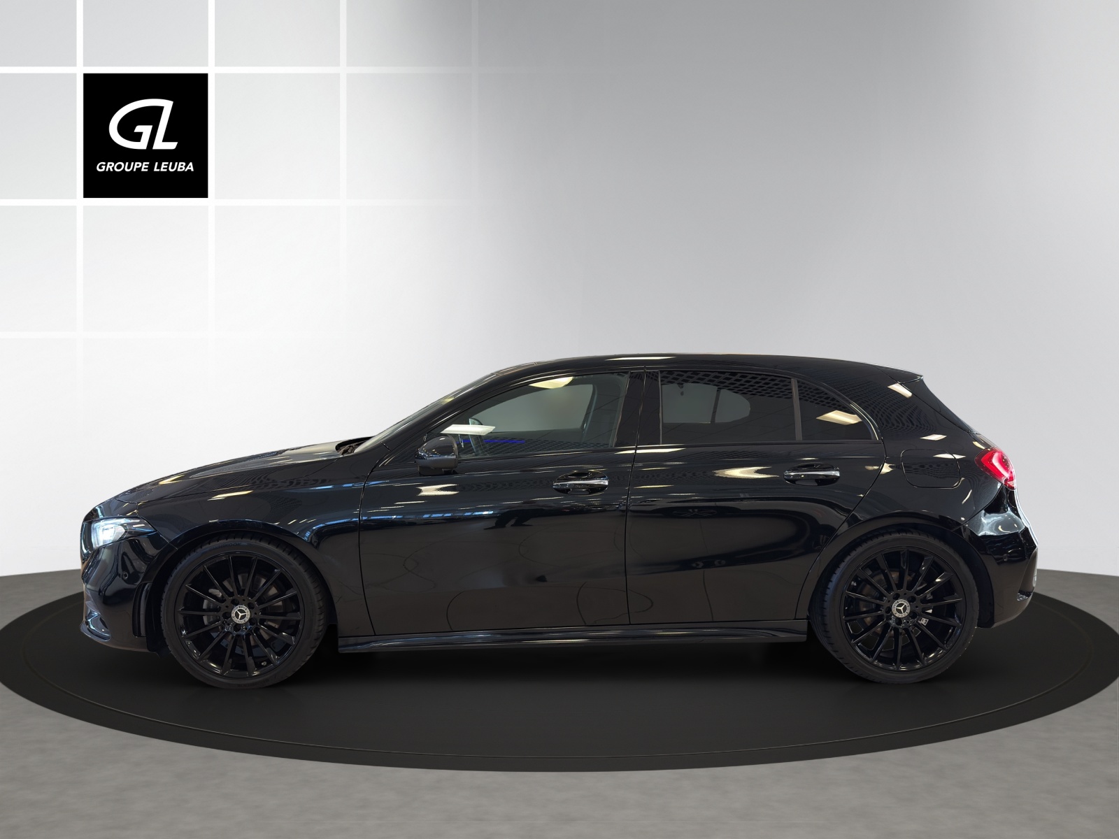 MERCEDES-BENZ A 180 Night Star AMG Line-showroom-element-2