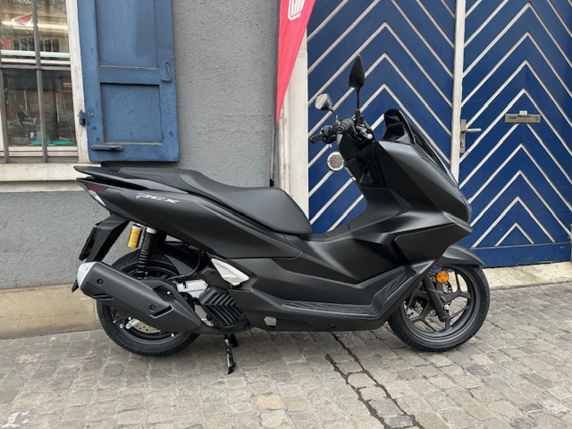 HONDA PCX 125 DX Black Deal Aktion -400.- Modell 2025 DX mit TFT D
