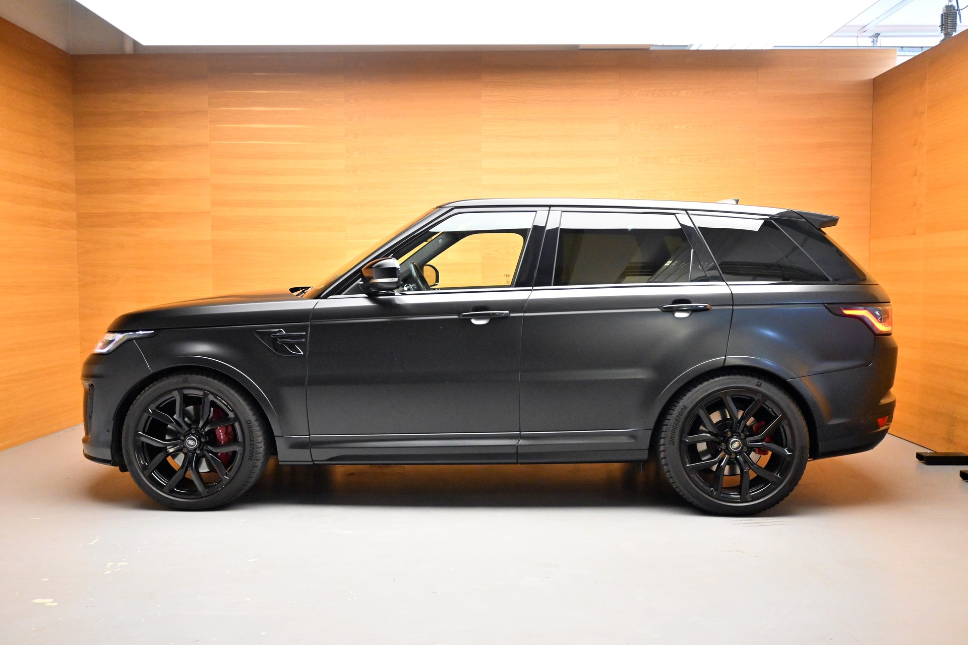 LAND ROVER Range Rover Sport 5.0 V8 S/C SVR Automatic-showroom-element-2