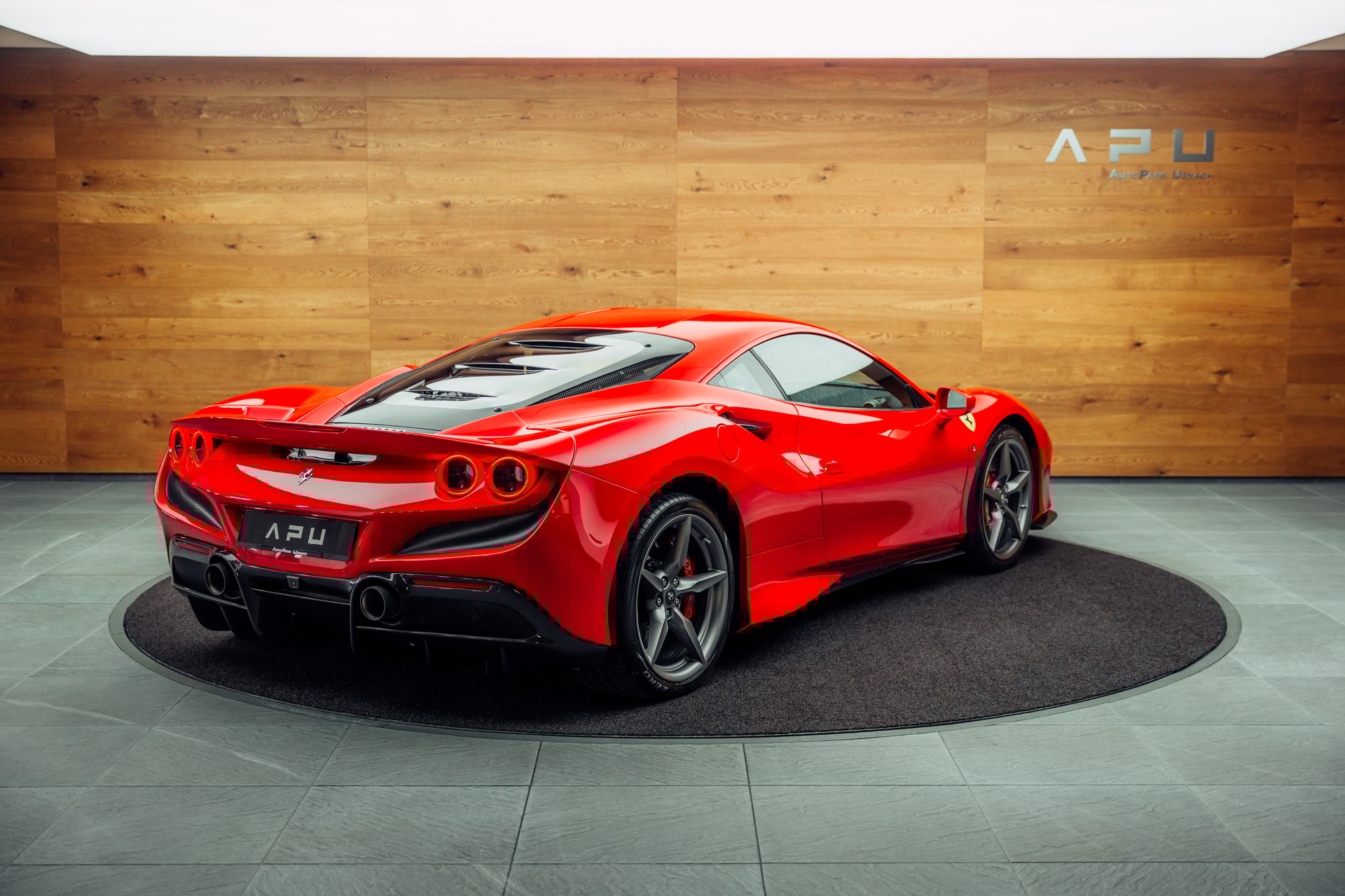 FERRARI F8 Tributo-showroom-element-1