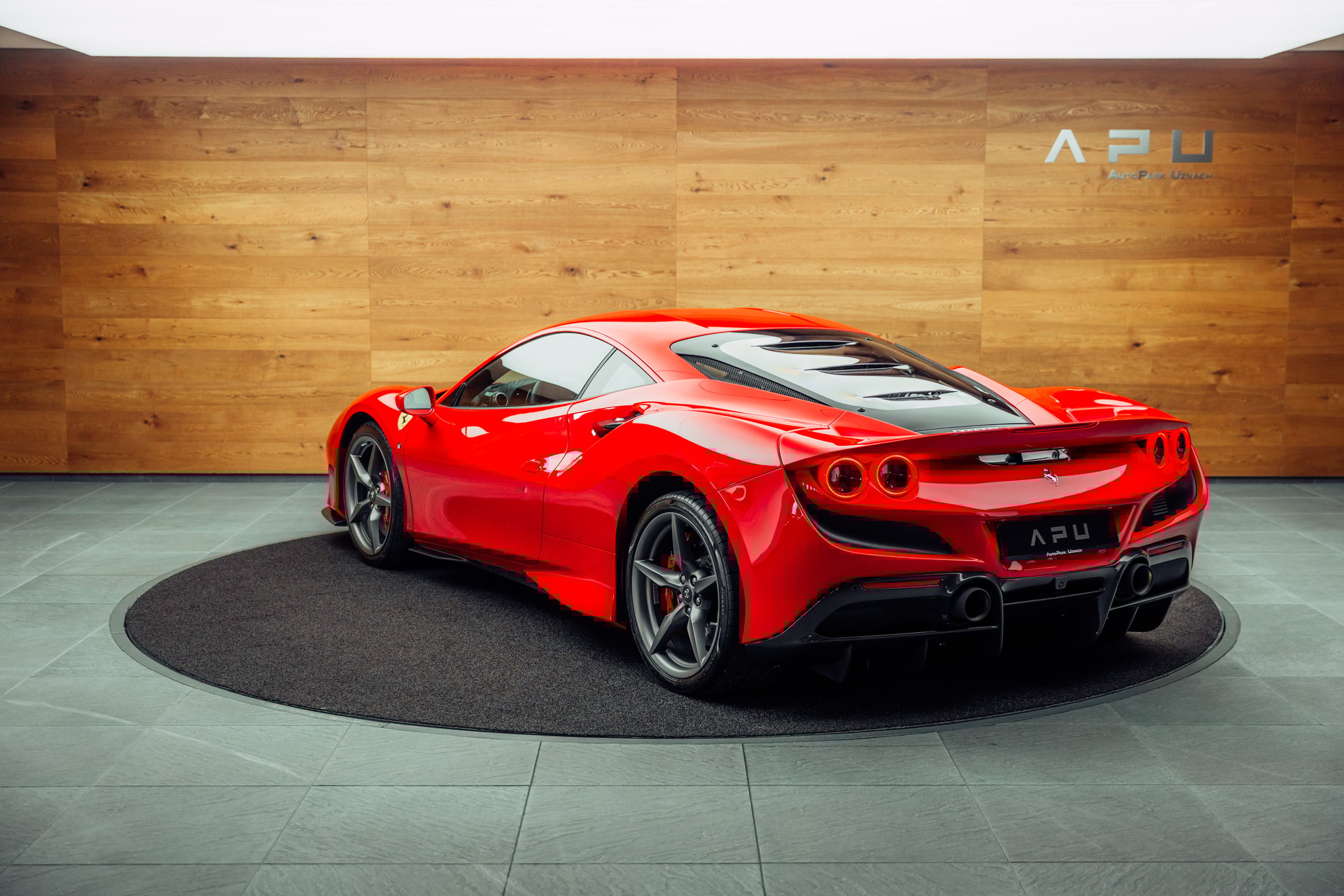 FERRARI F8 Tributo-showroom-element-2