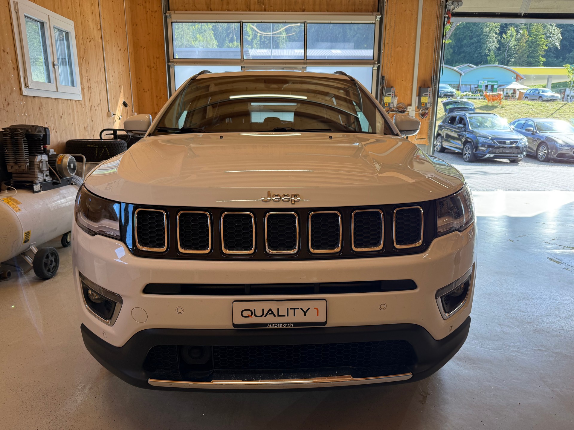 JEEP Compass 2.0CRD Limited AWD 9ATX-showroom-element-1
