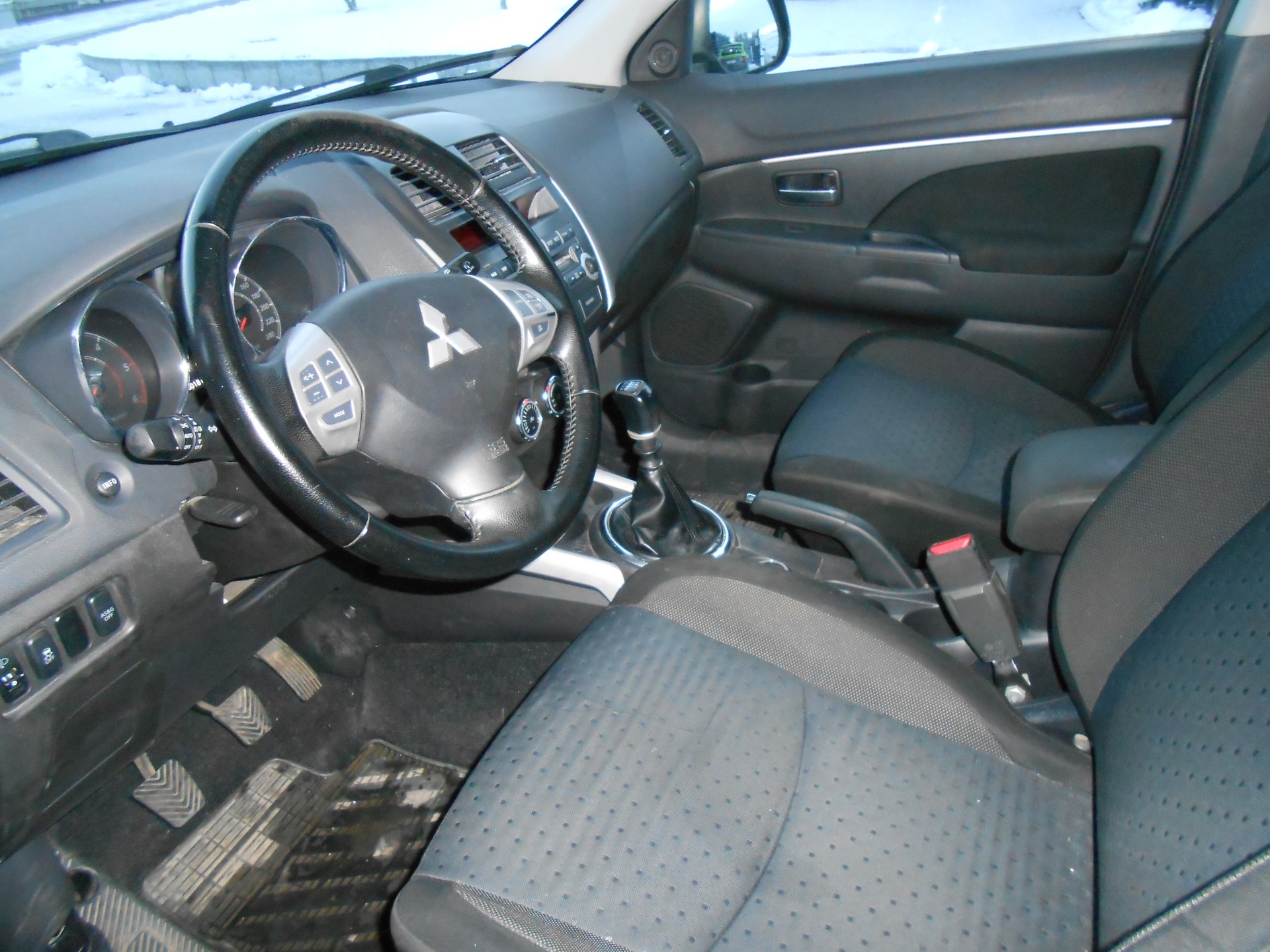 MITSUBISHI ASX 1.8 DID Instyle 4WD-image-9