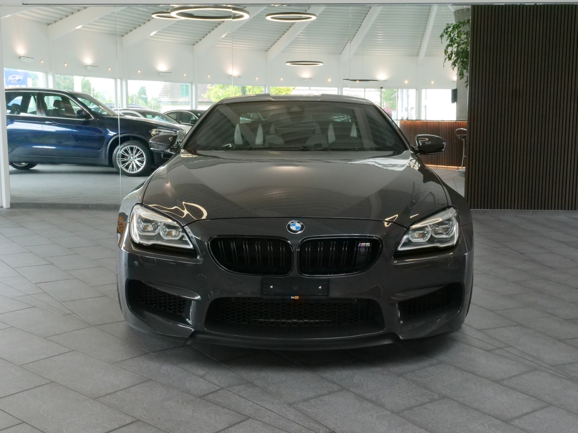 BMW M6 Coupé COMPETITION INDIVIDUAL-showroom-element-1