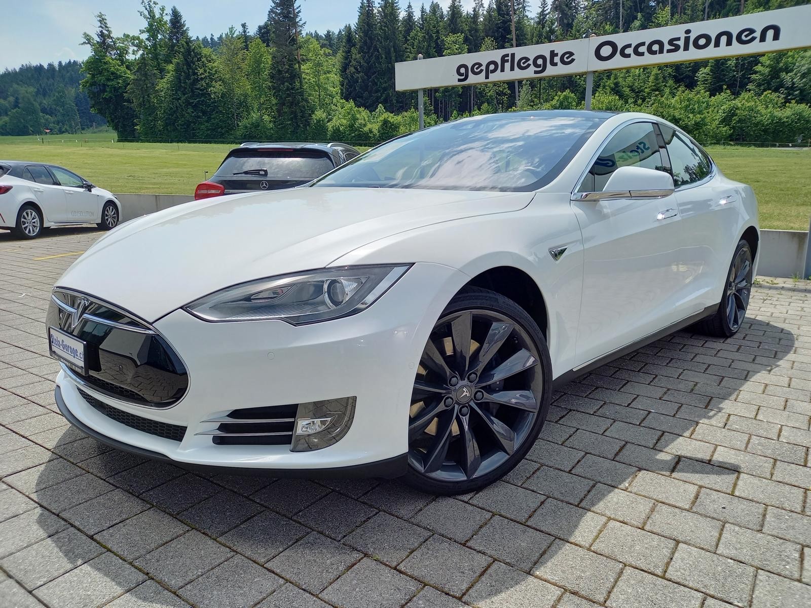 TESLA Model S 85 D