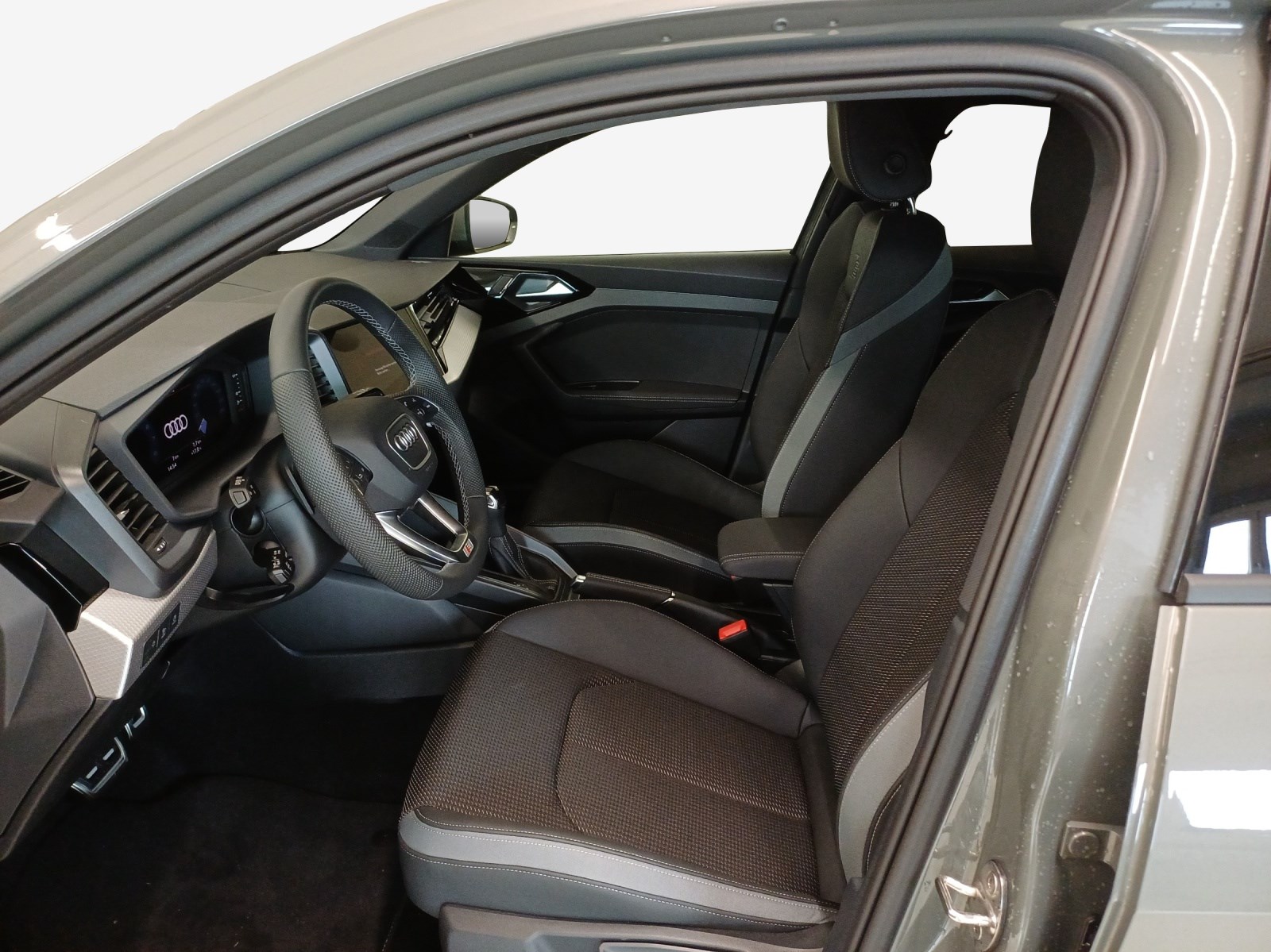 AUDI A1 Sportback 30 TFSI S Line Attraction-image-7