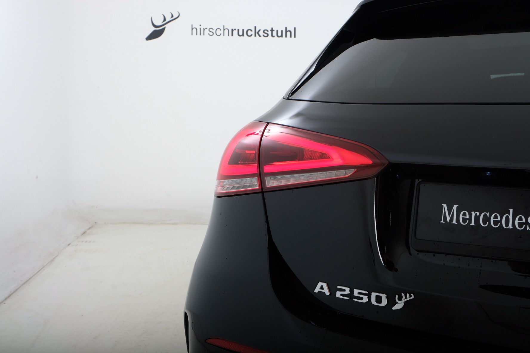 MERCEDES-BENZ A 250 4Matic AMG Line 4Matic 7G-DCT-showroom-element-3