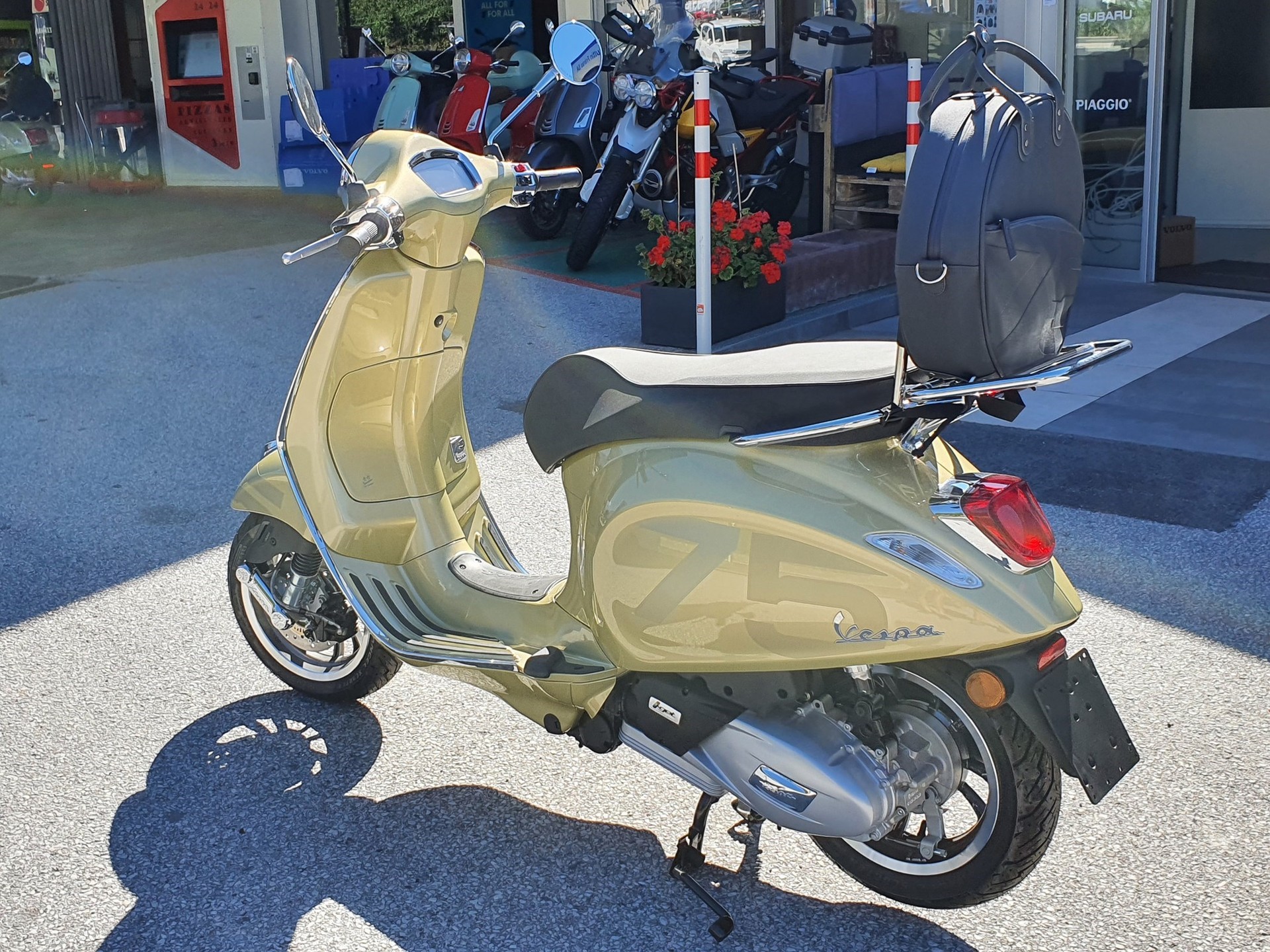 Vespa 75th Anniversary Vespa Collection 2021 Nuova Vespa 75