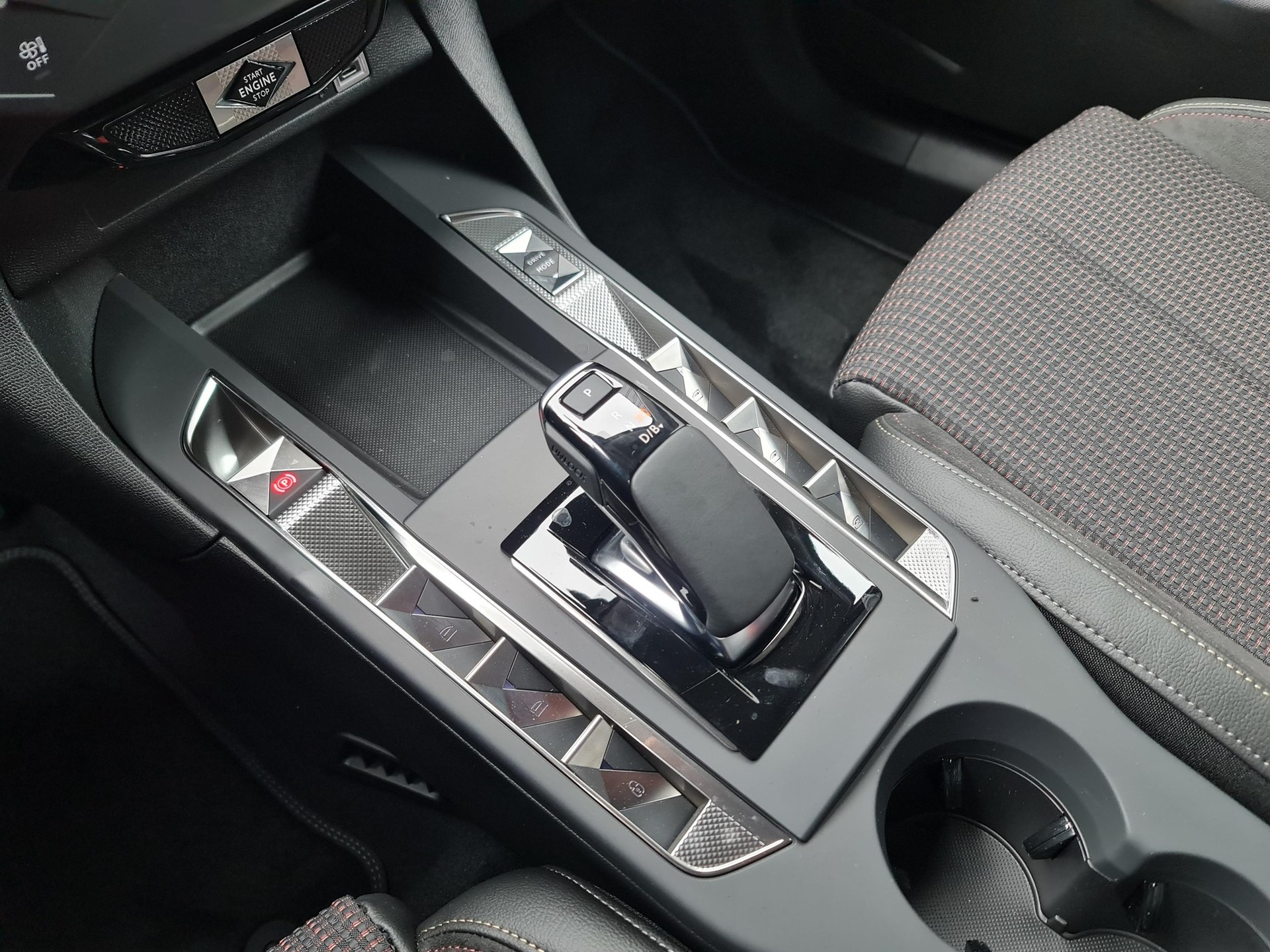 DS AUTOMOBILES DS3 3 E-Tense Ligne Noire-image-17