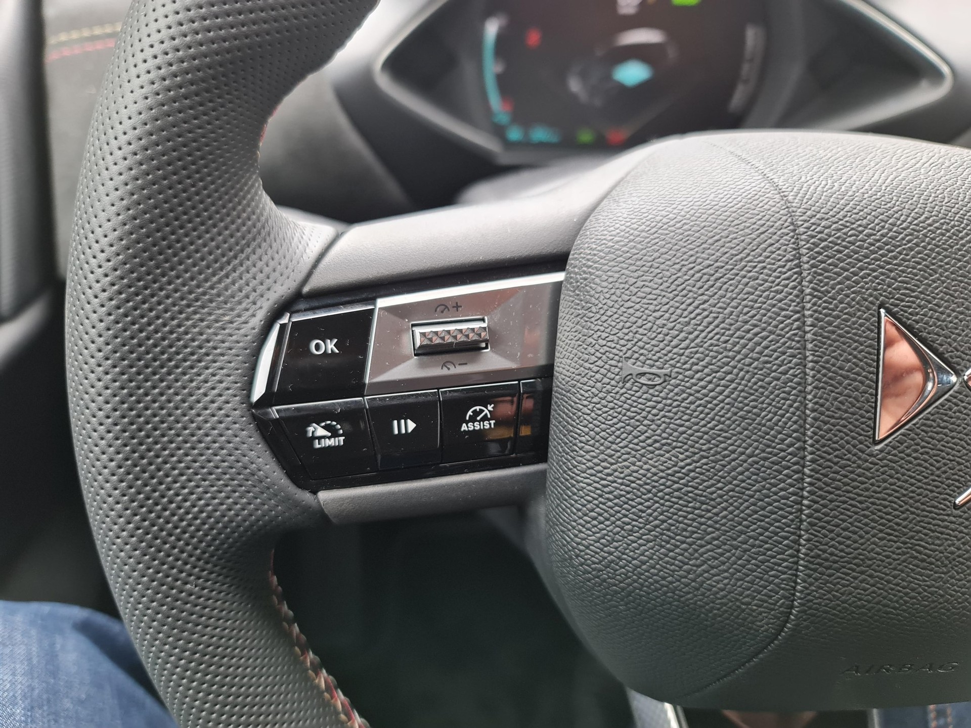 DS AUTOMOBILES DS3 3 E-Tense Ligne Noire-image-19